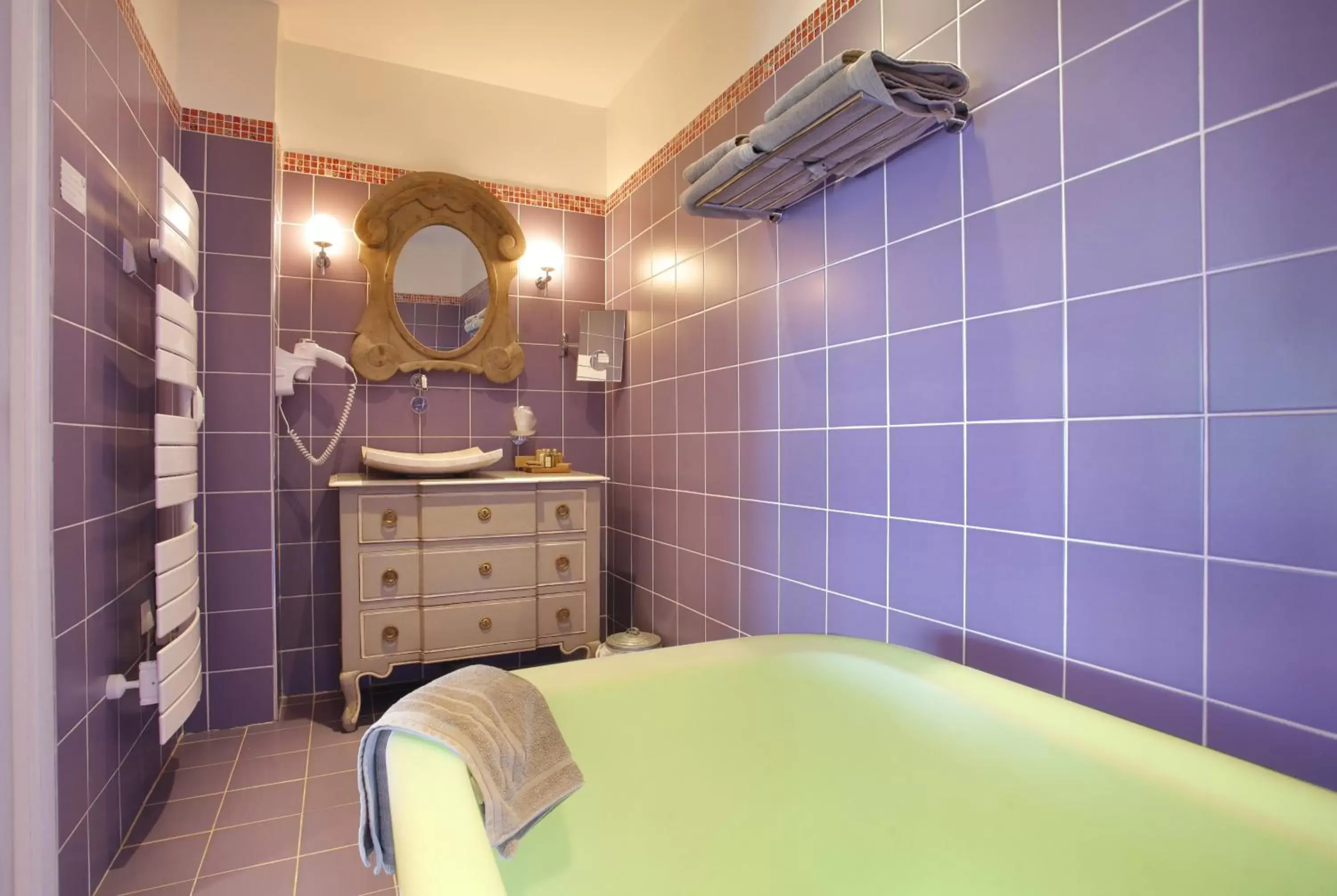 Bathroom, Bed in Le Cise, The Originals Relais (Relais du Silence)