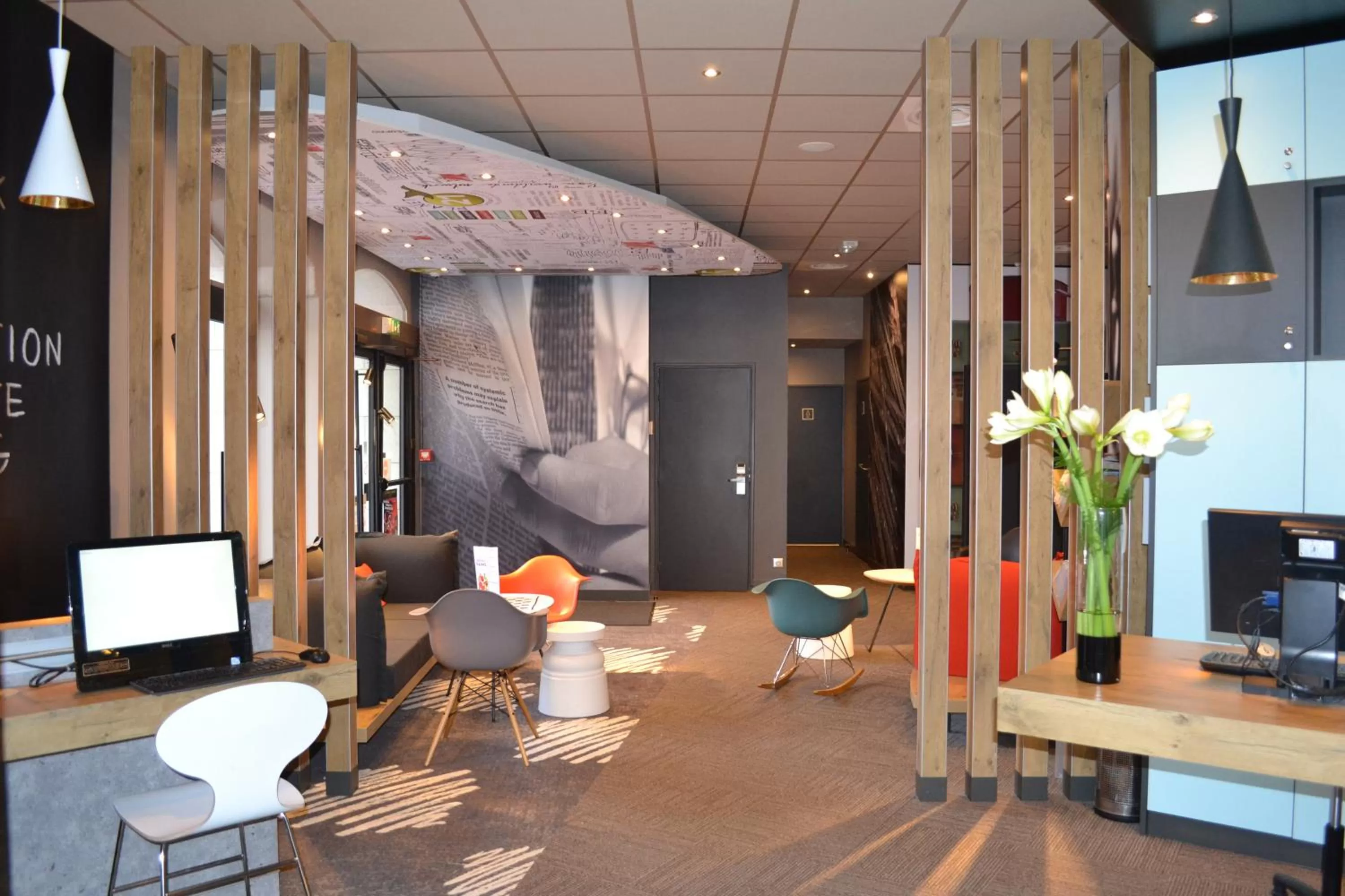 Lobby or reception in ibis Angers Centre Chateau