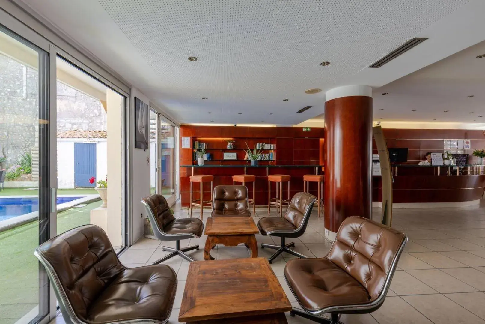 Lounge or bar, Lobby/Reception in Hôtel Le Yachtman
