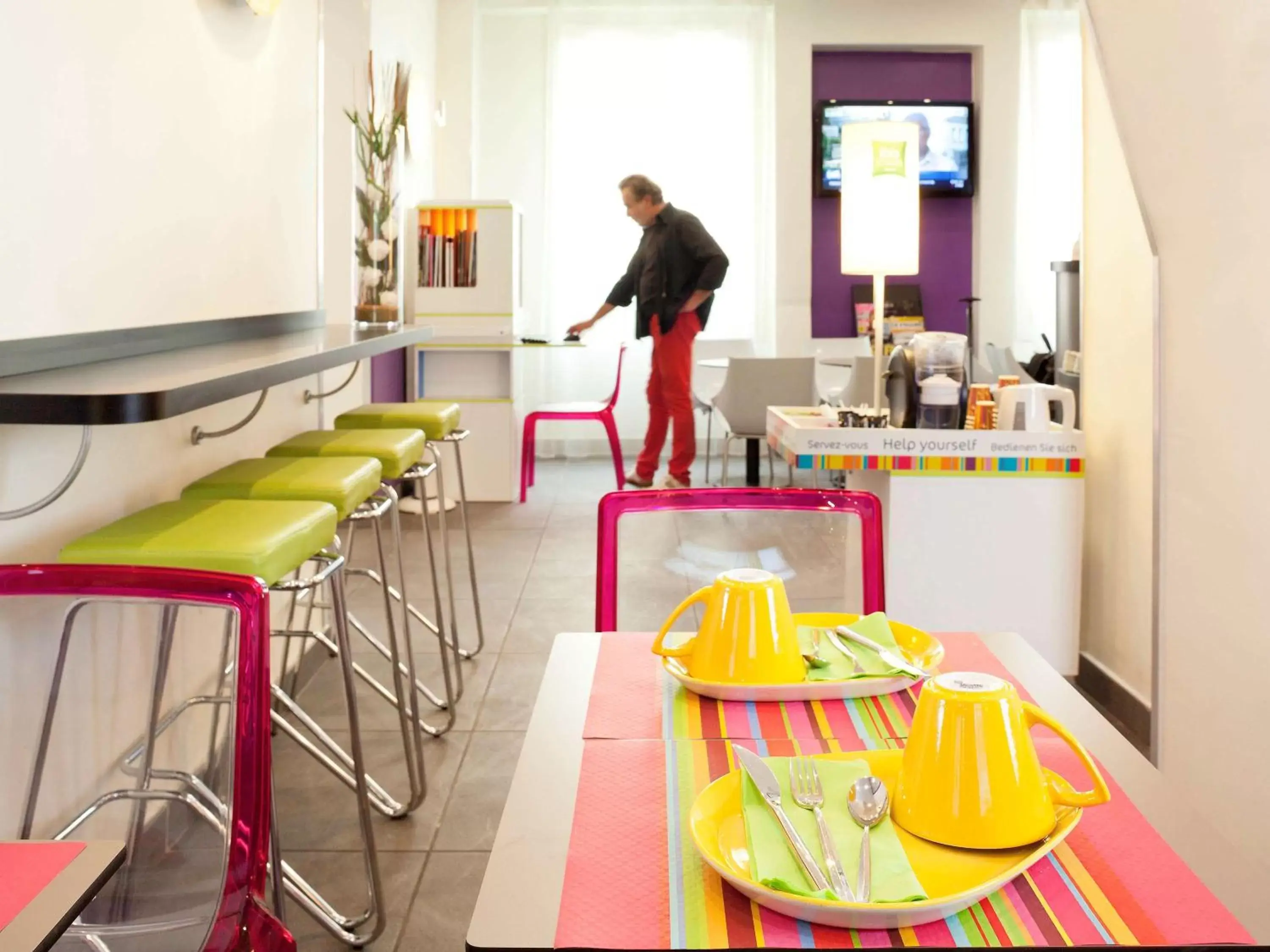 Lounge or bar in Ibis Styles Paris Pigalle Montmartre