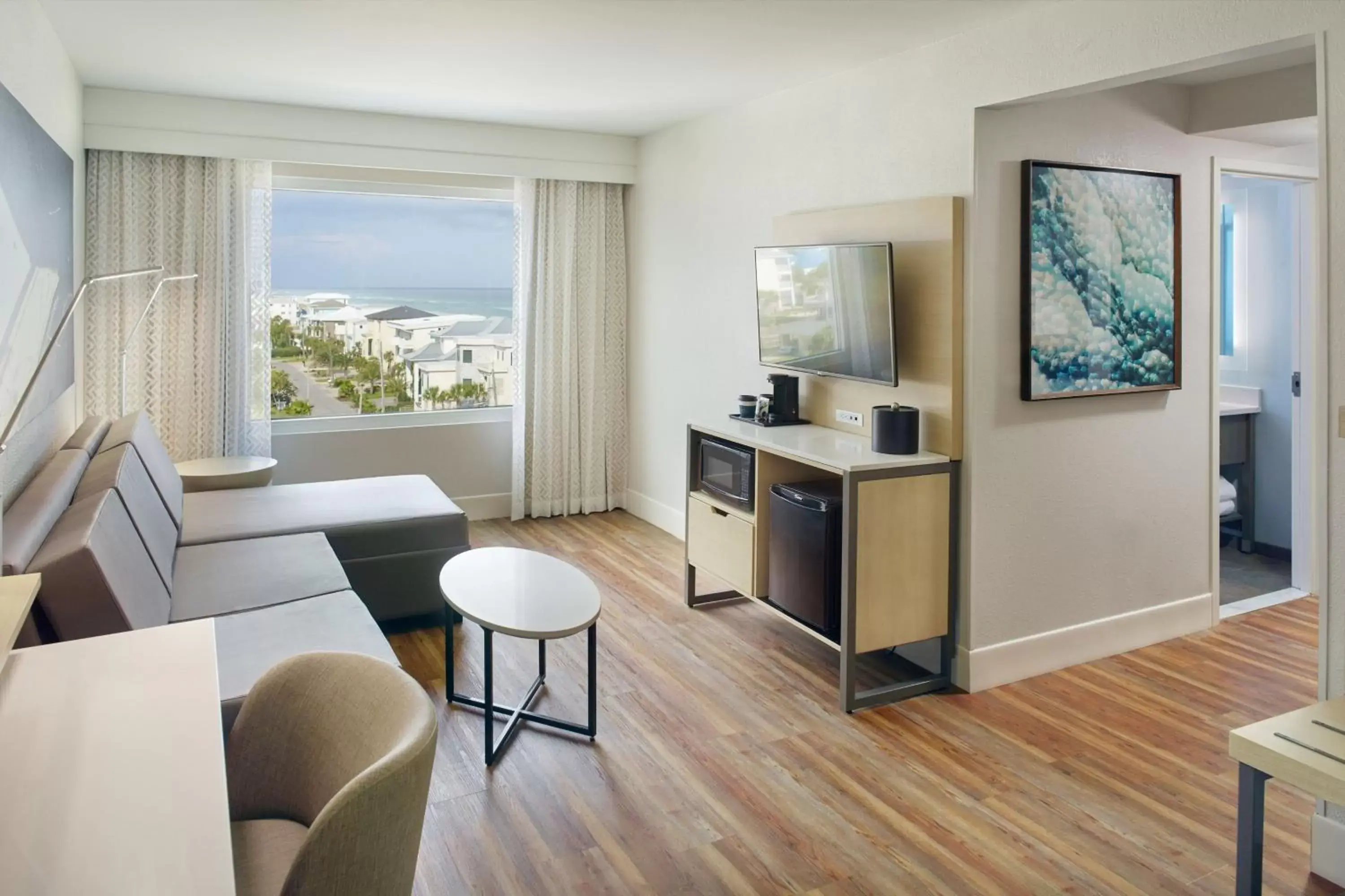 Living room, Seating Area in SpringHill Suites by Marriott Pensacola Beach