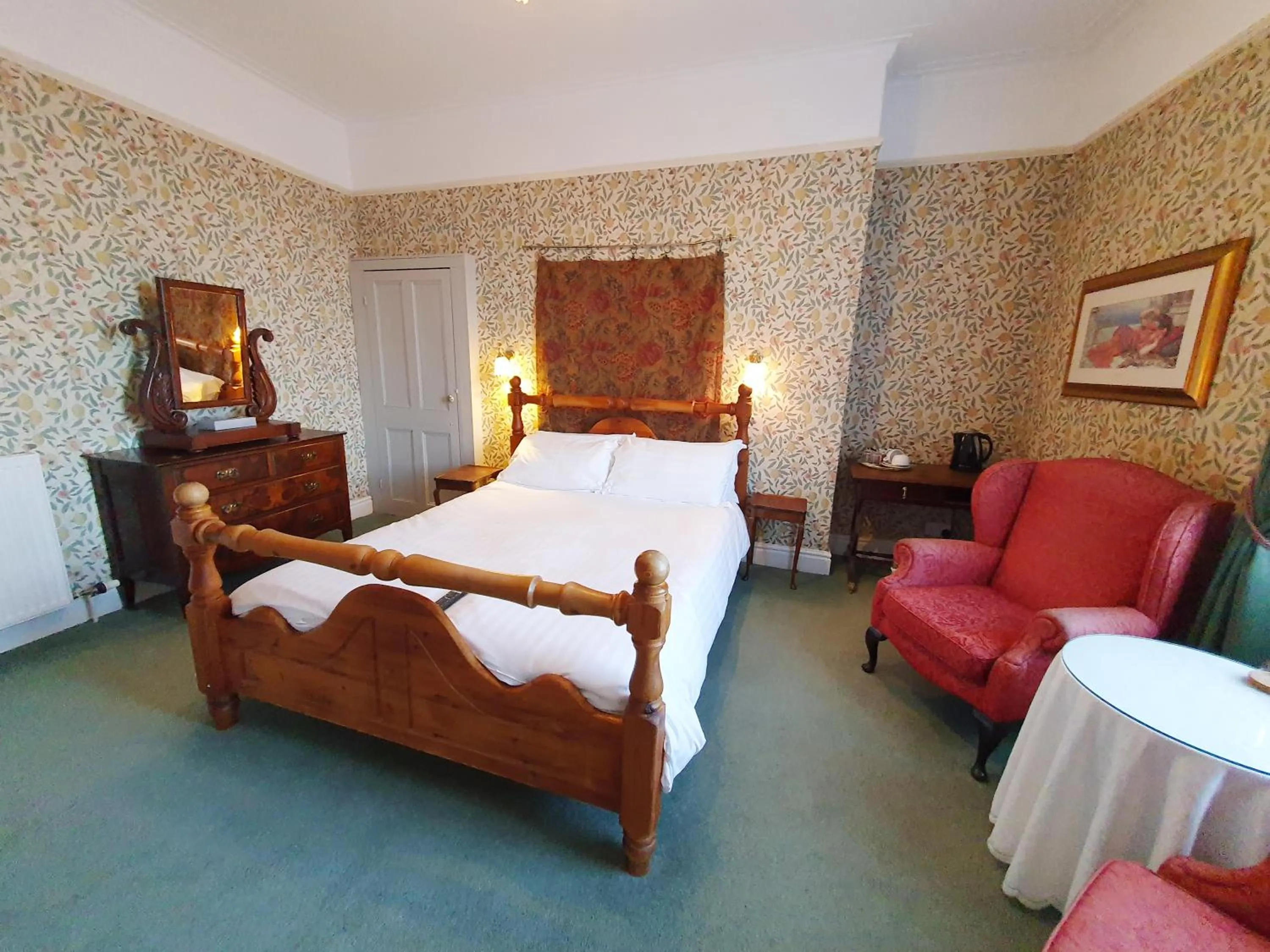 Bed in Holmwood House Guest Accommodation