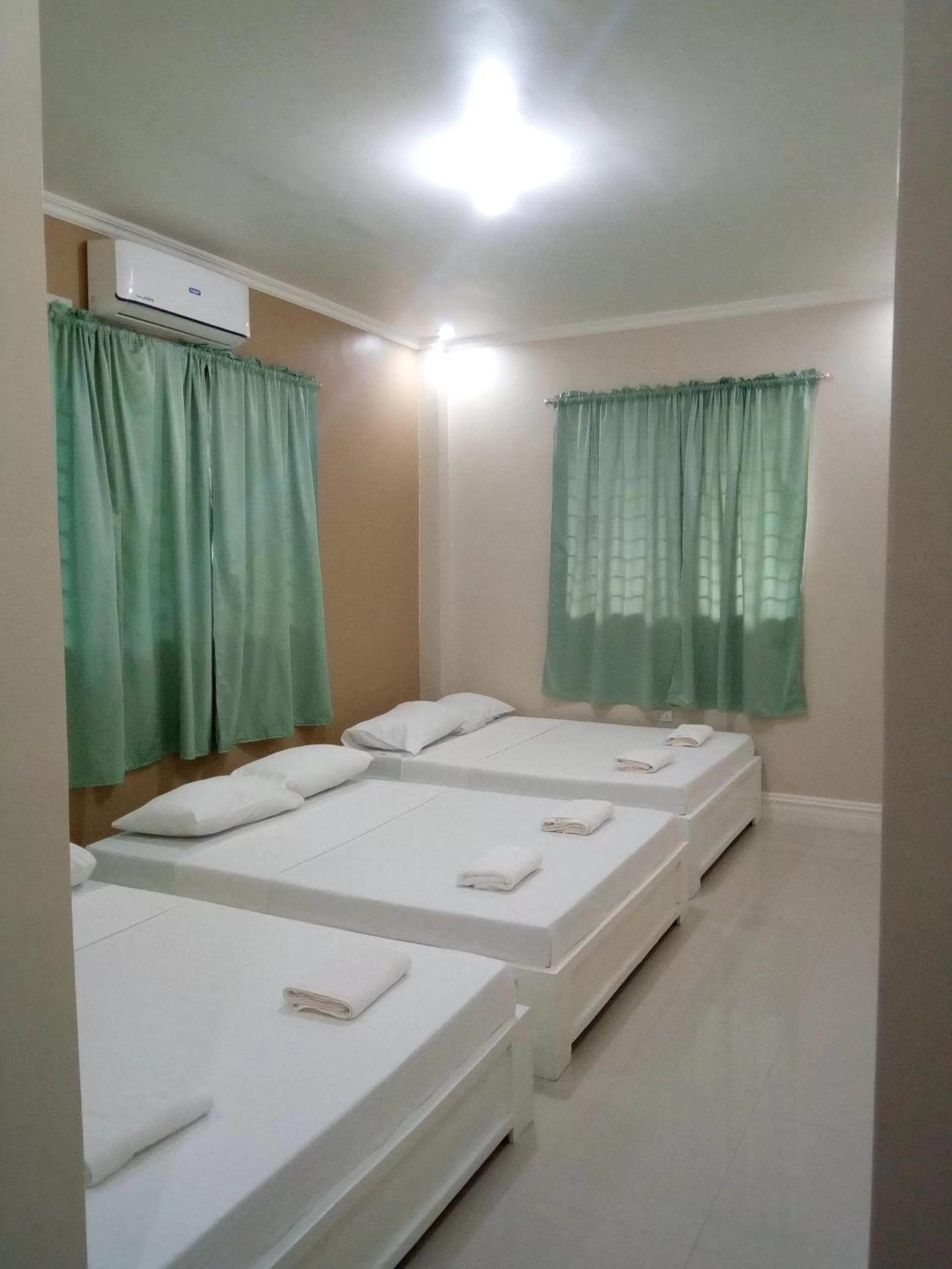 Bedroom, Bed in Sandscape Hotel