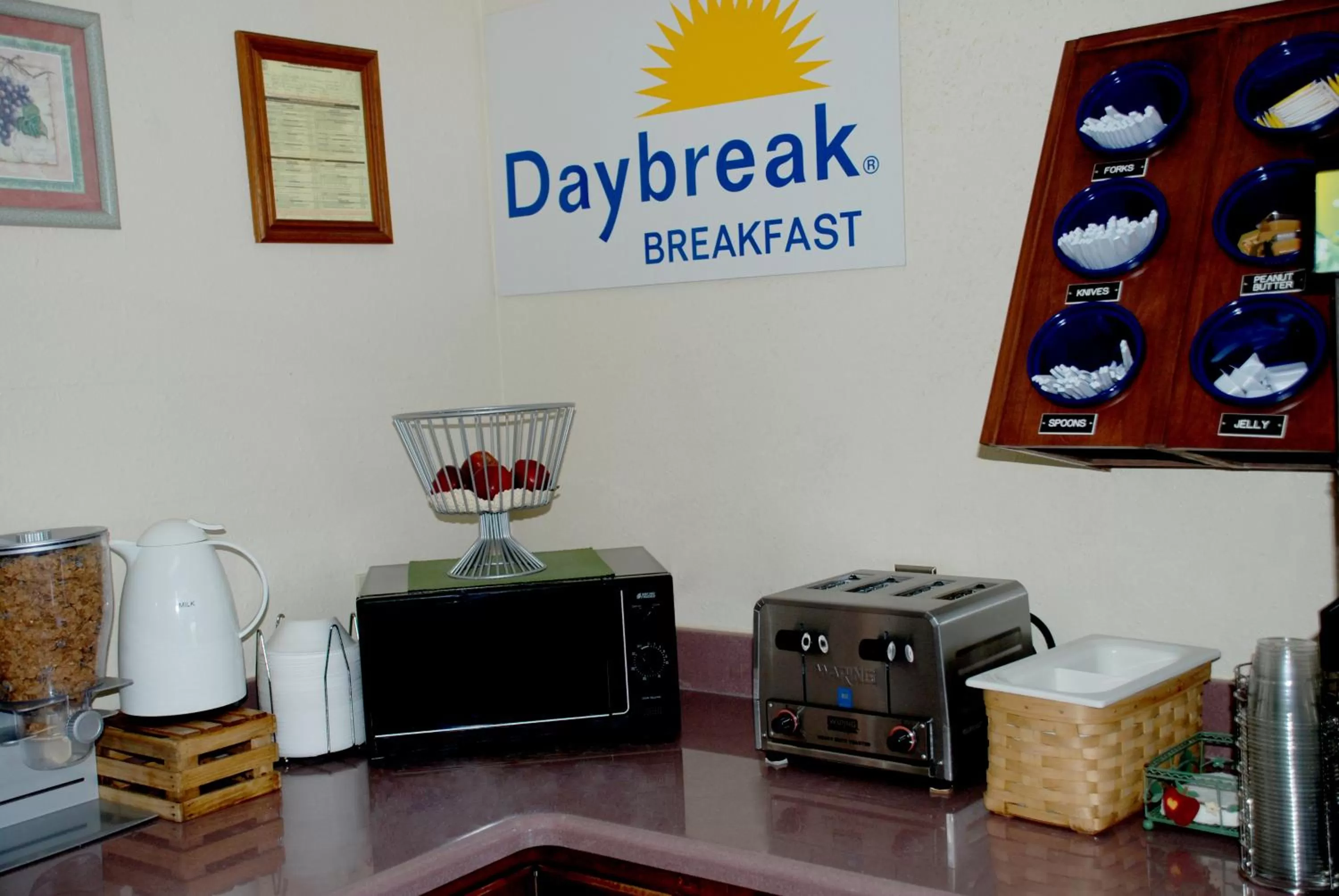 American breakfast in Days Inn by Wyndham Dyersburg