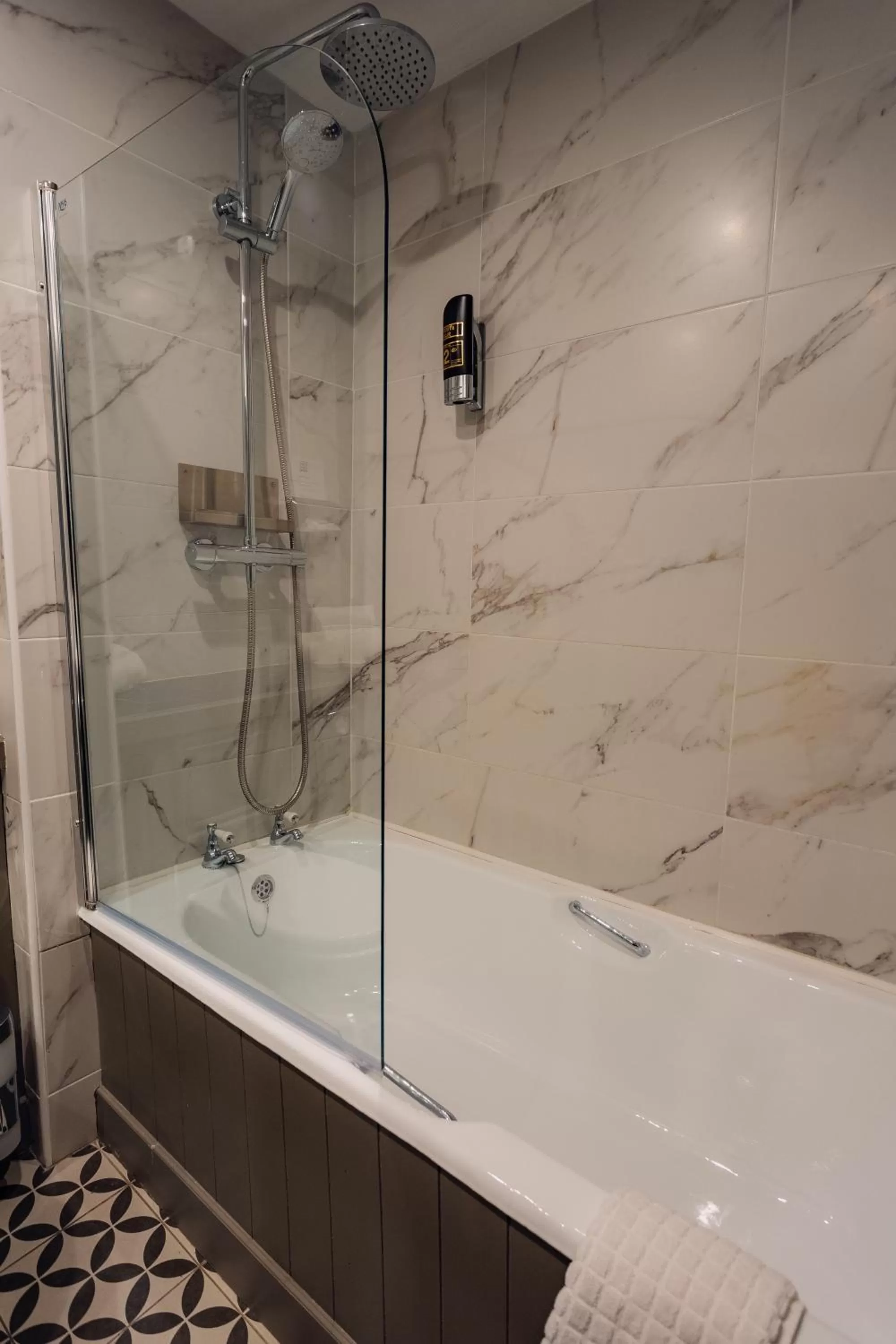 Shower in Hotel Imperial Dundalk