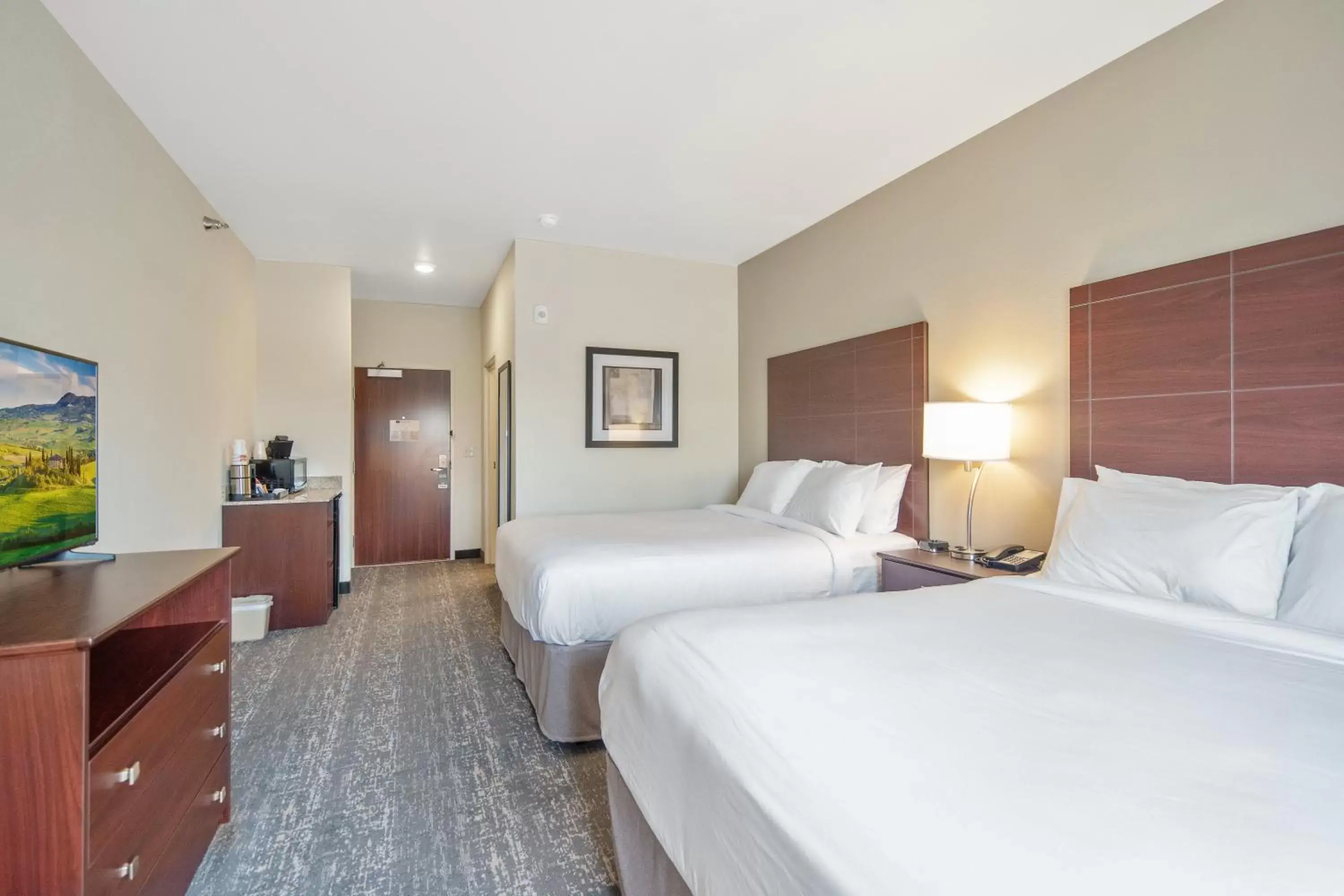 Bed in Cobblestone Hotel & Suites - Austin