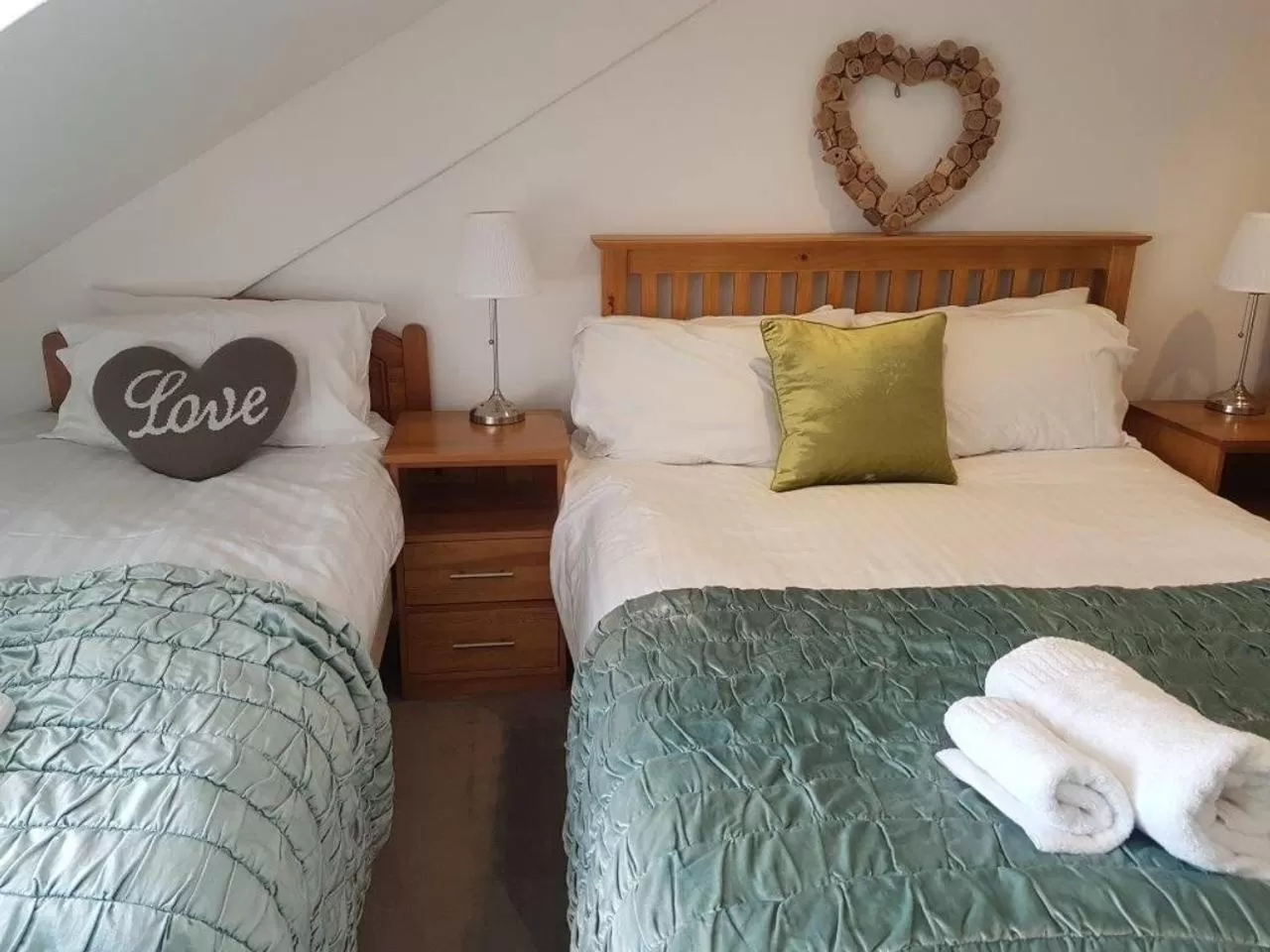 Bedroom, Bed in No 47 Marine Terrace