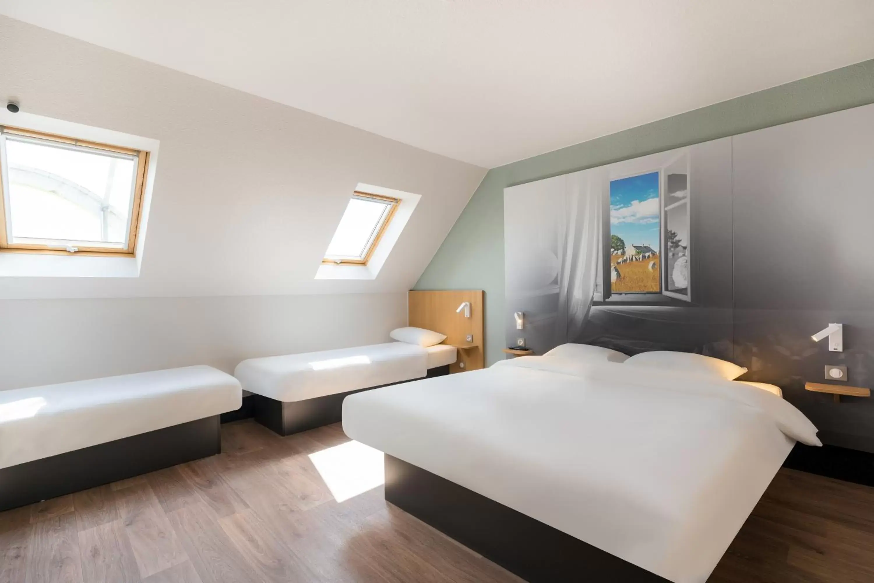 Bedroom, Bed in B&B HOTEL Auray Carnac