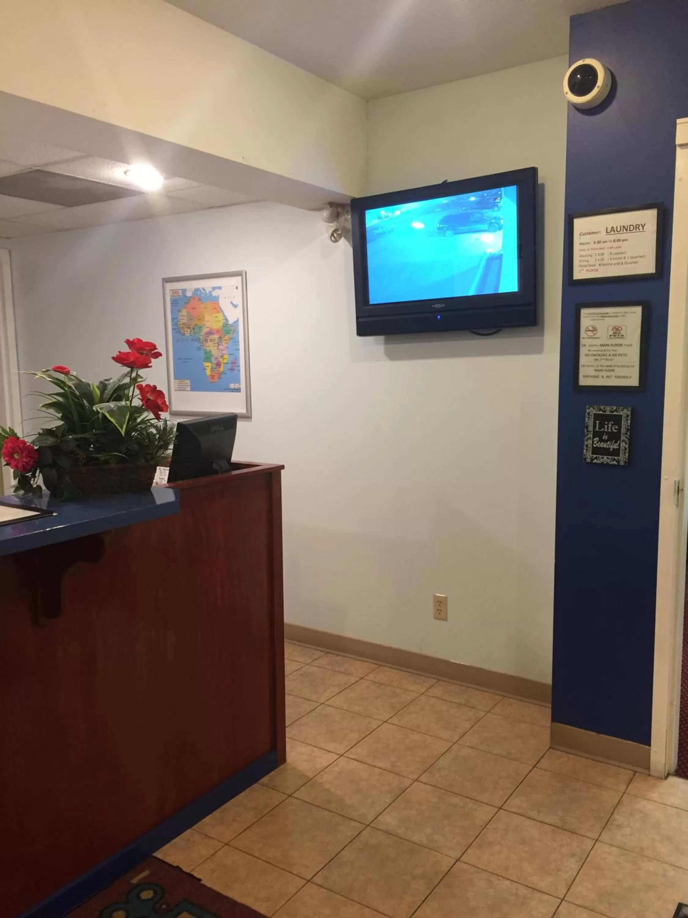 TV/Entertainment Center in Travel Inn & Suites