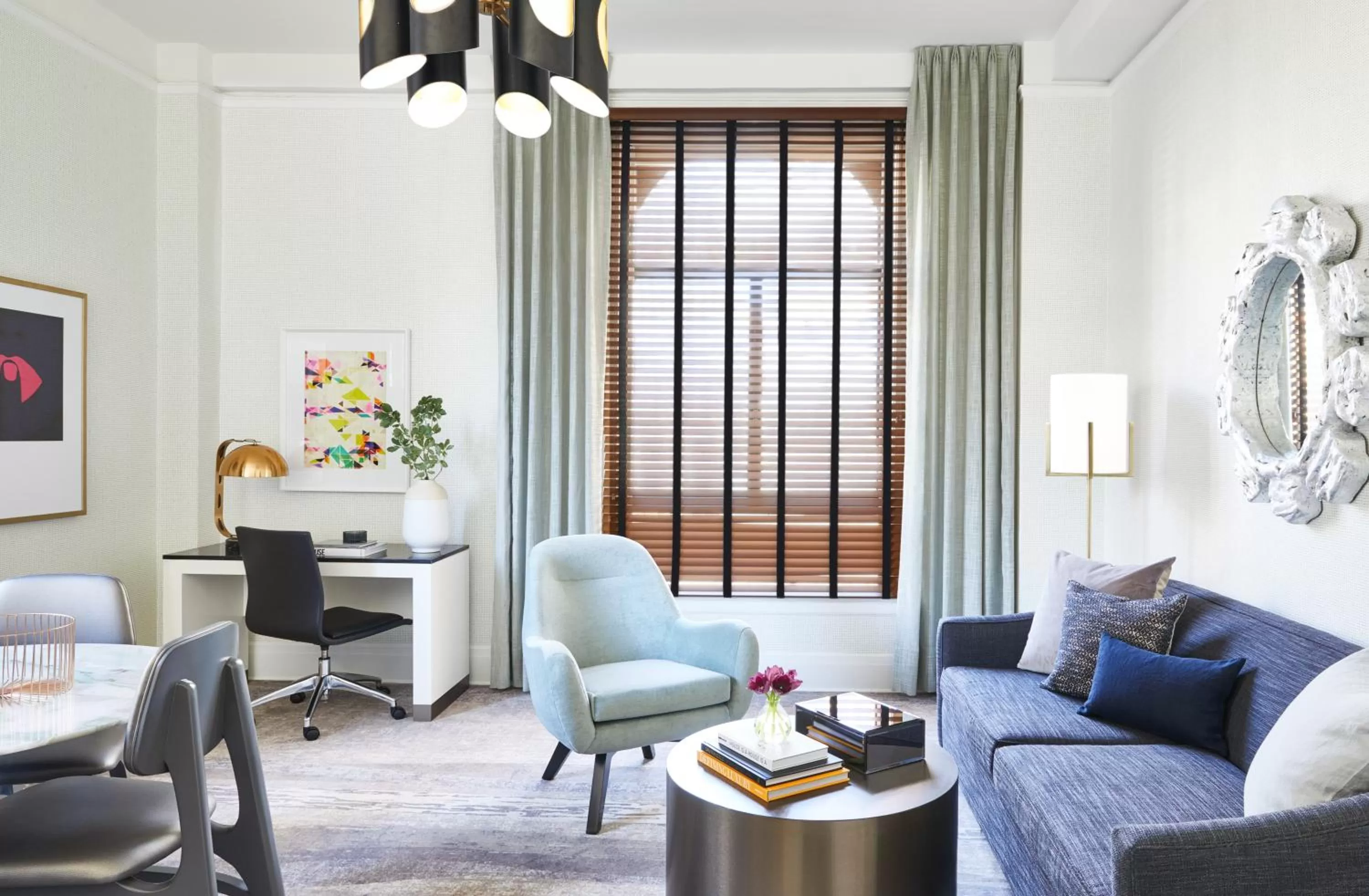 Living room in Galleria Park Hotel