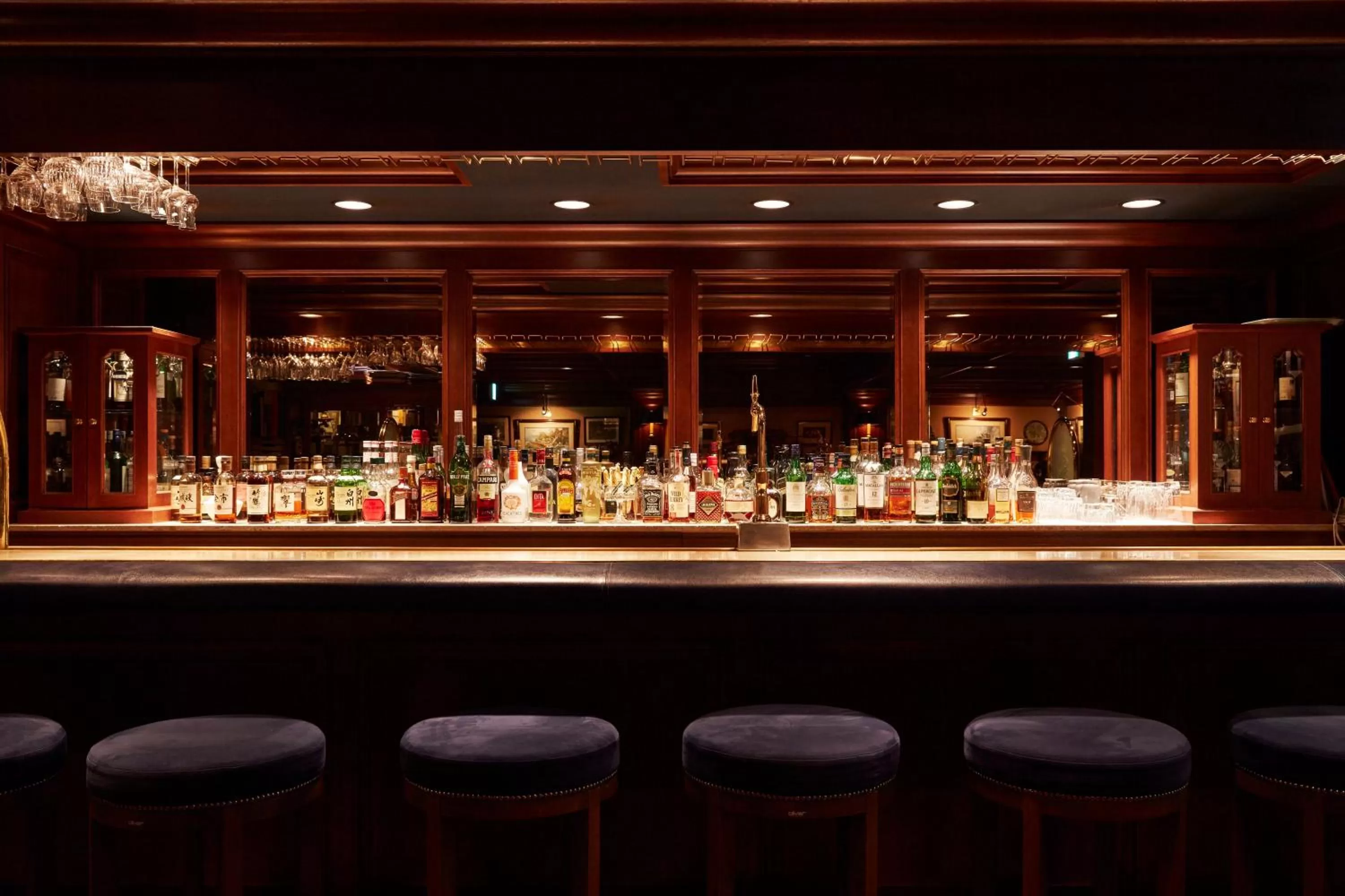 Lounge or bar in ANA Crowne Plaza Osaka by IHG