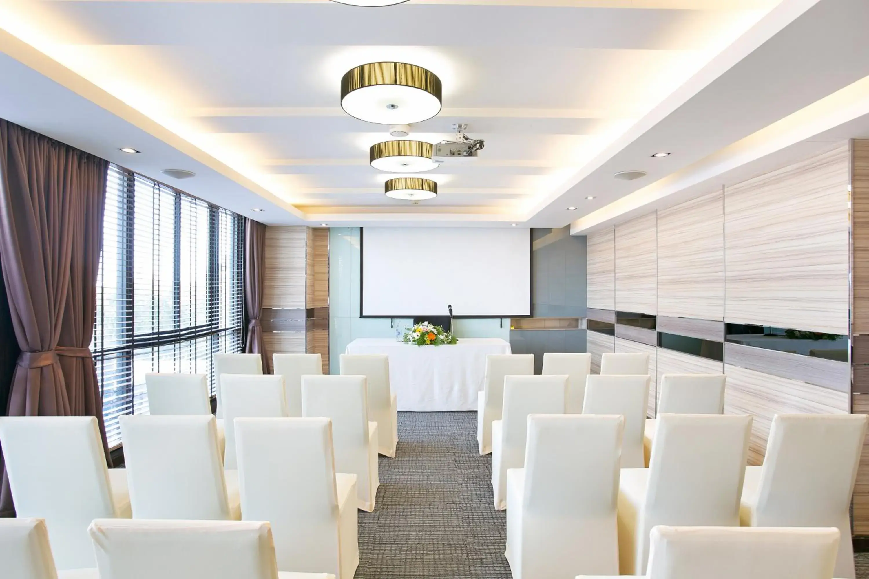 Meeting/conference room in Mida Hotel Ngamwongwan - SHA Plus
