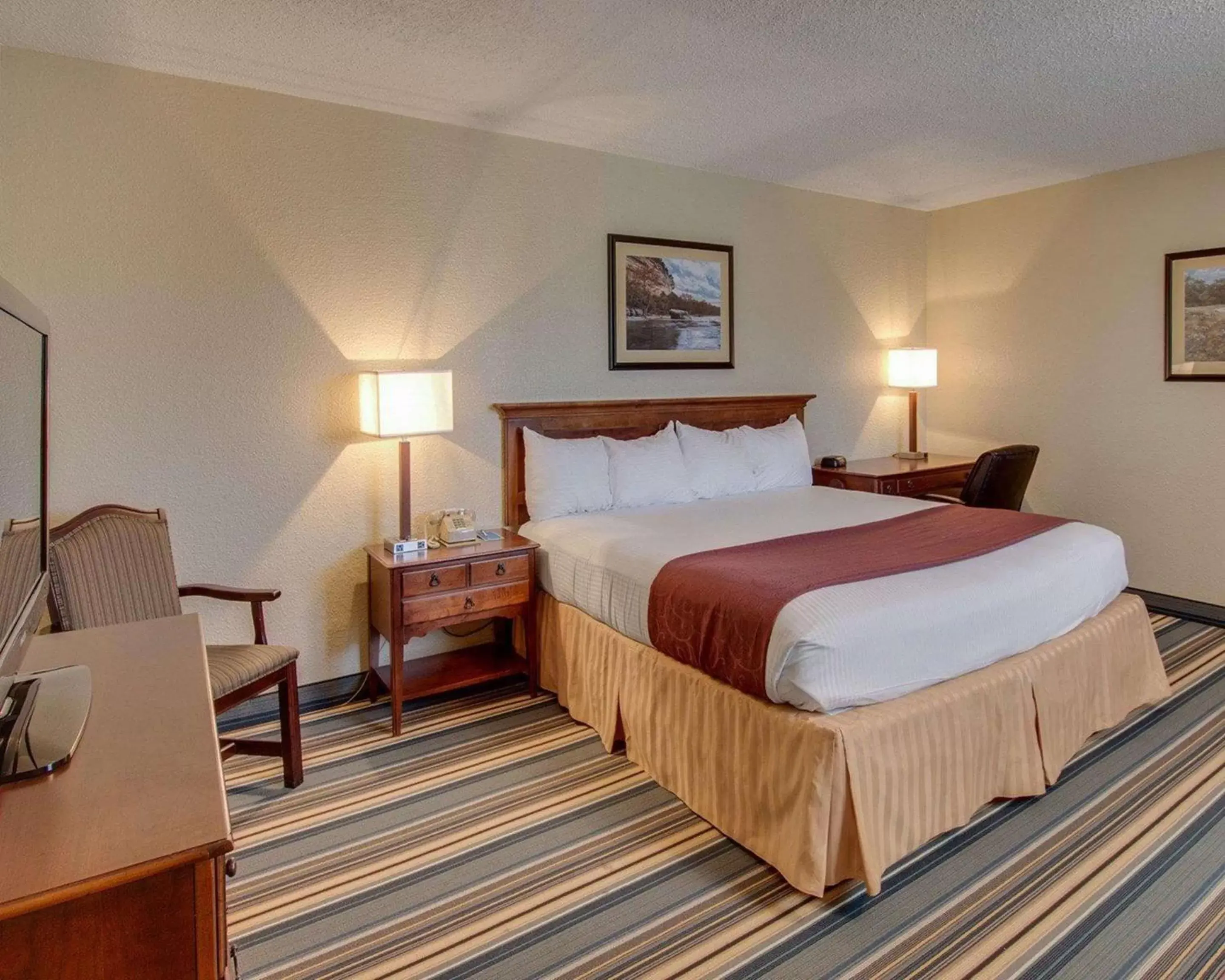 Photo of the whole room, Bed in Days Inn by Wyndham Gatesville