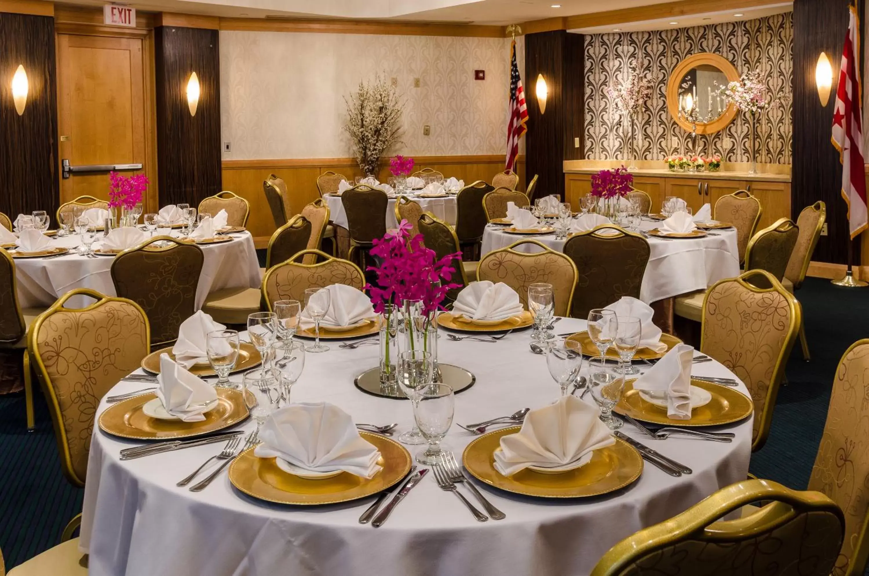 Business facilities, Restaurant/Places to Eat in Beacon Hotel & Corporate Quarters