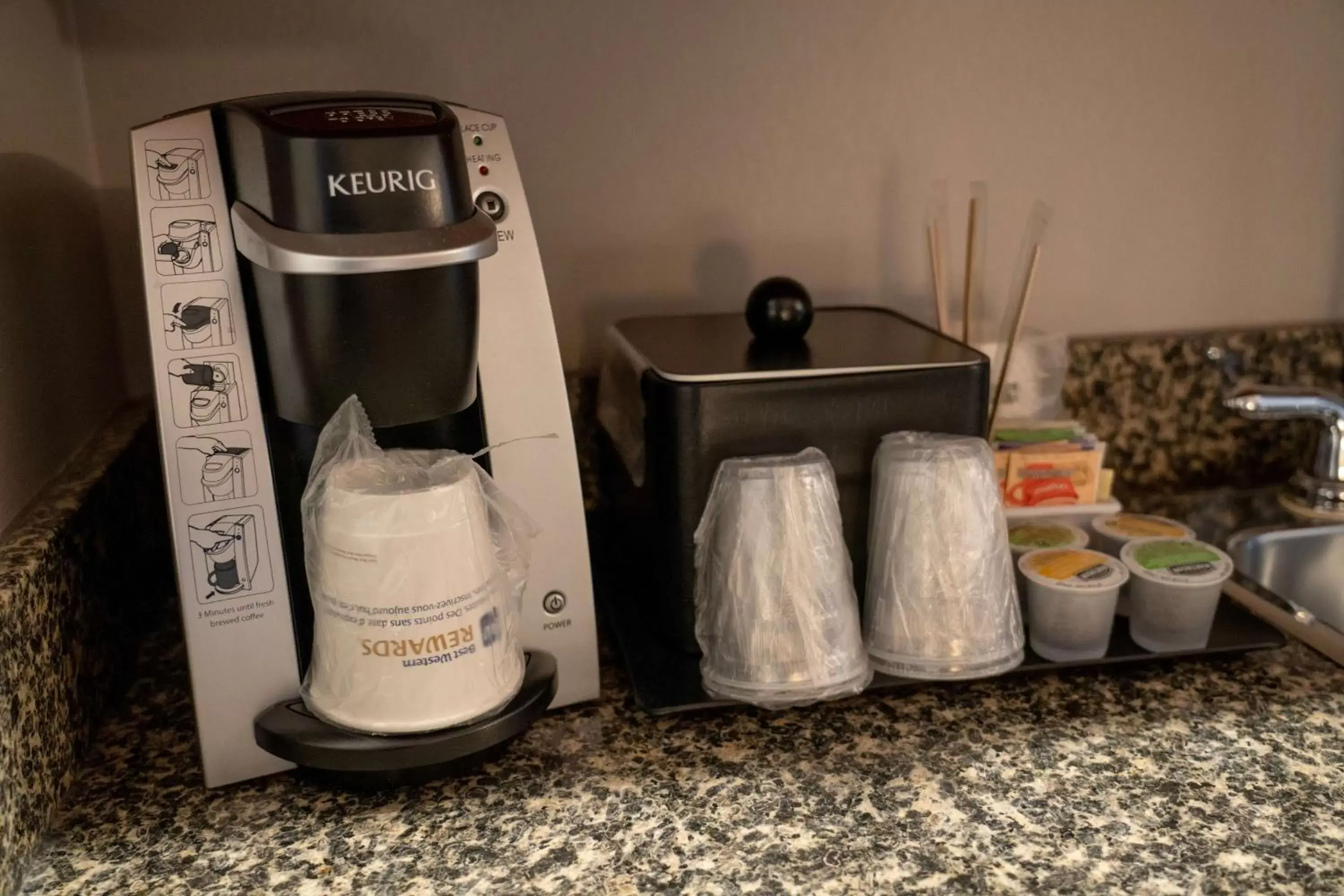 Coffee/tea facilities in Pocaterra Inn & Waterslide