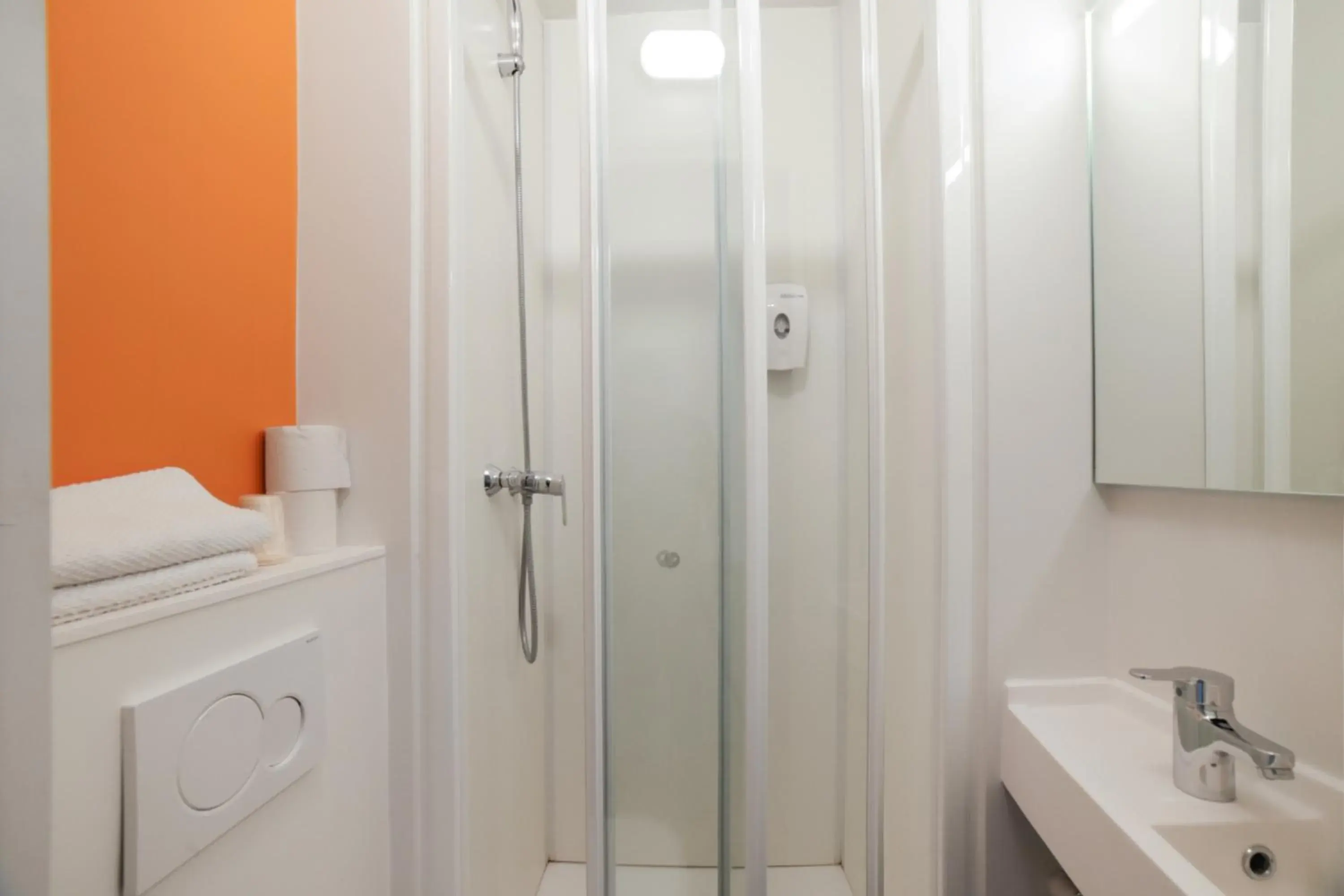 Bathroom in Premiere Classe Angers Est - St Barthelemy D'Anjou
