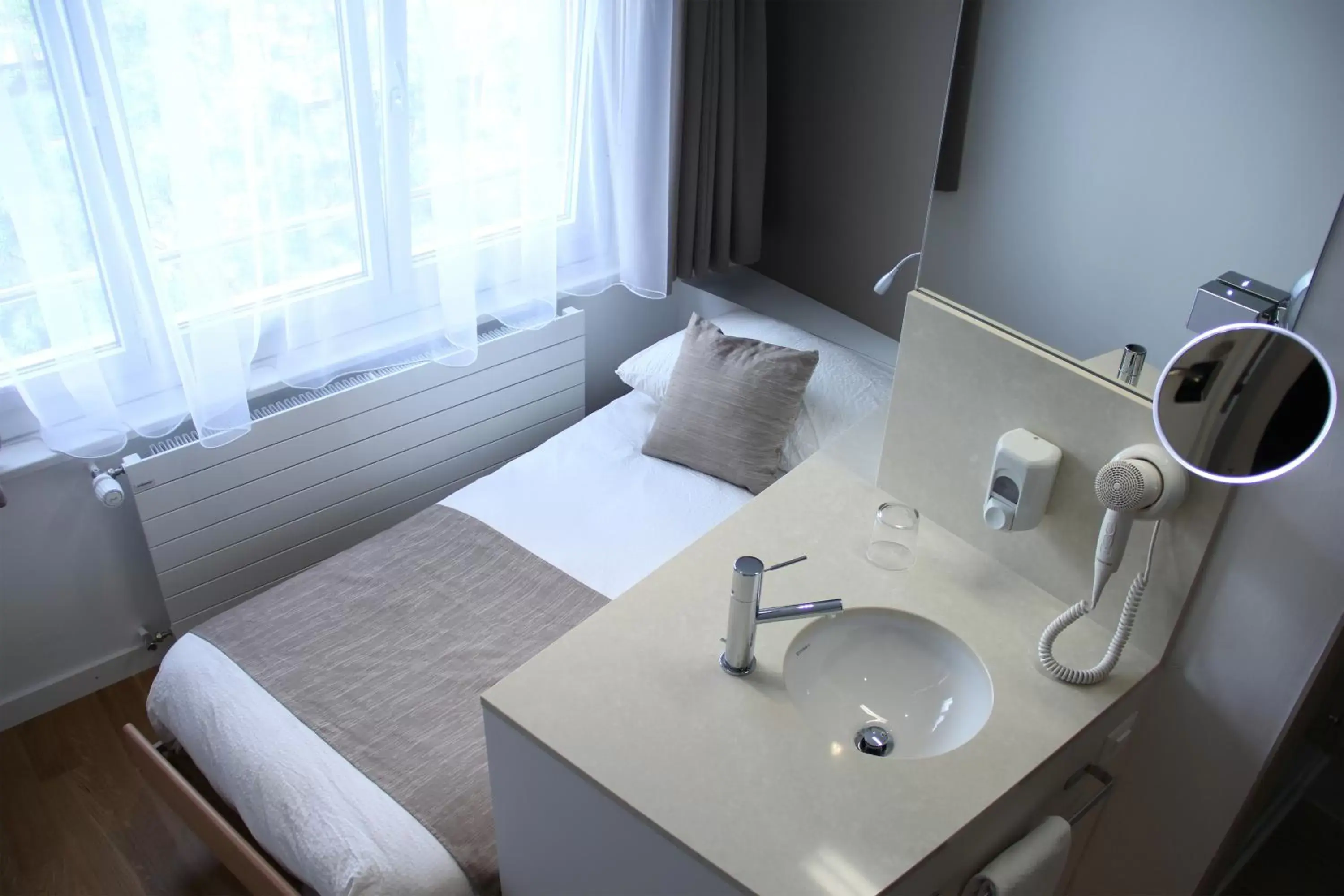 Photo of the whole room, Bathroom in Hôtel Elite