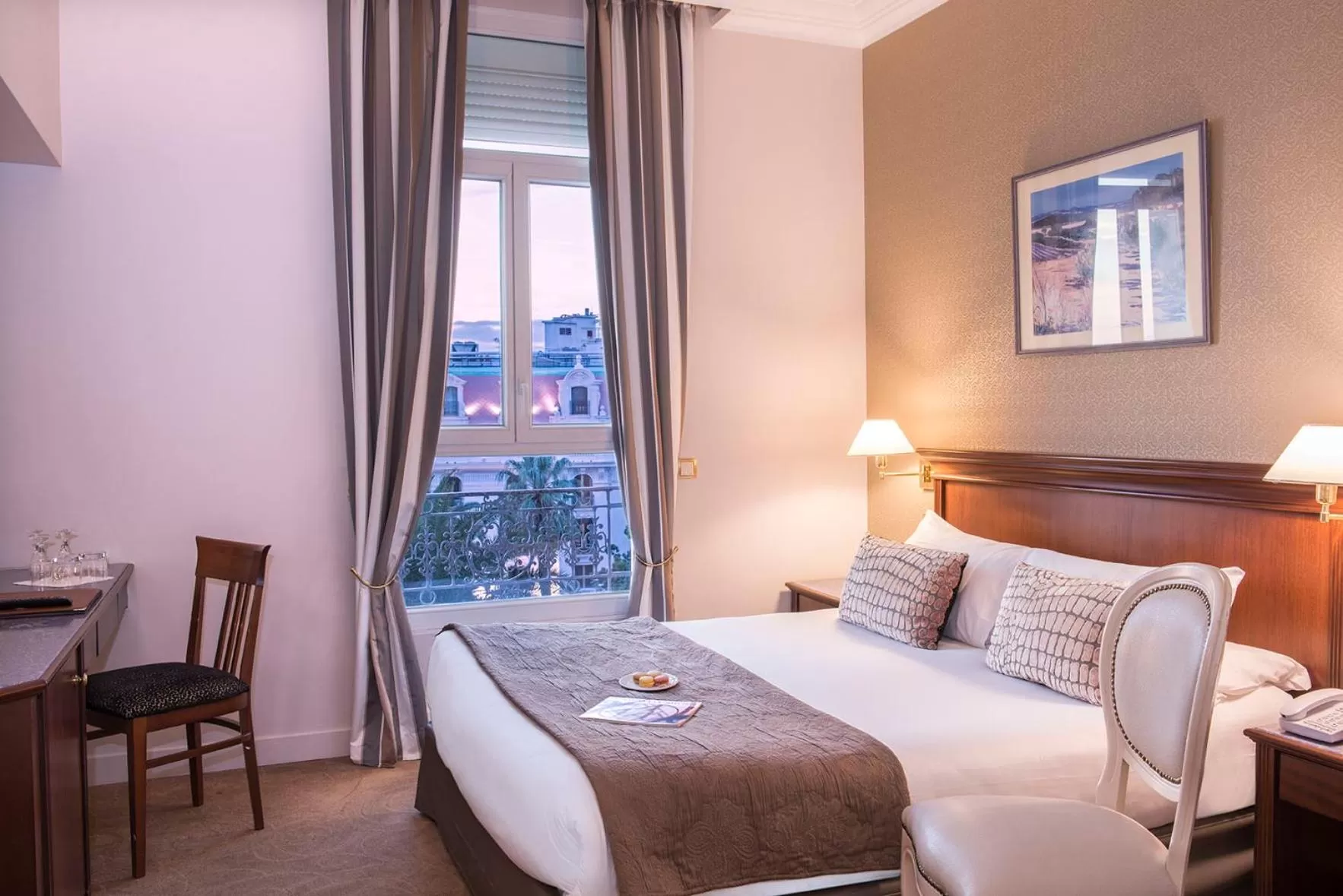 Photo of the whole room, Bed in Hôtel West End Promenade