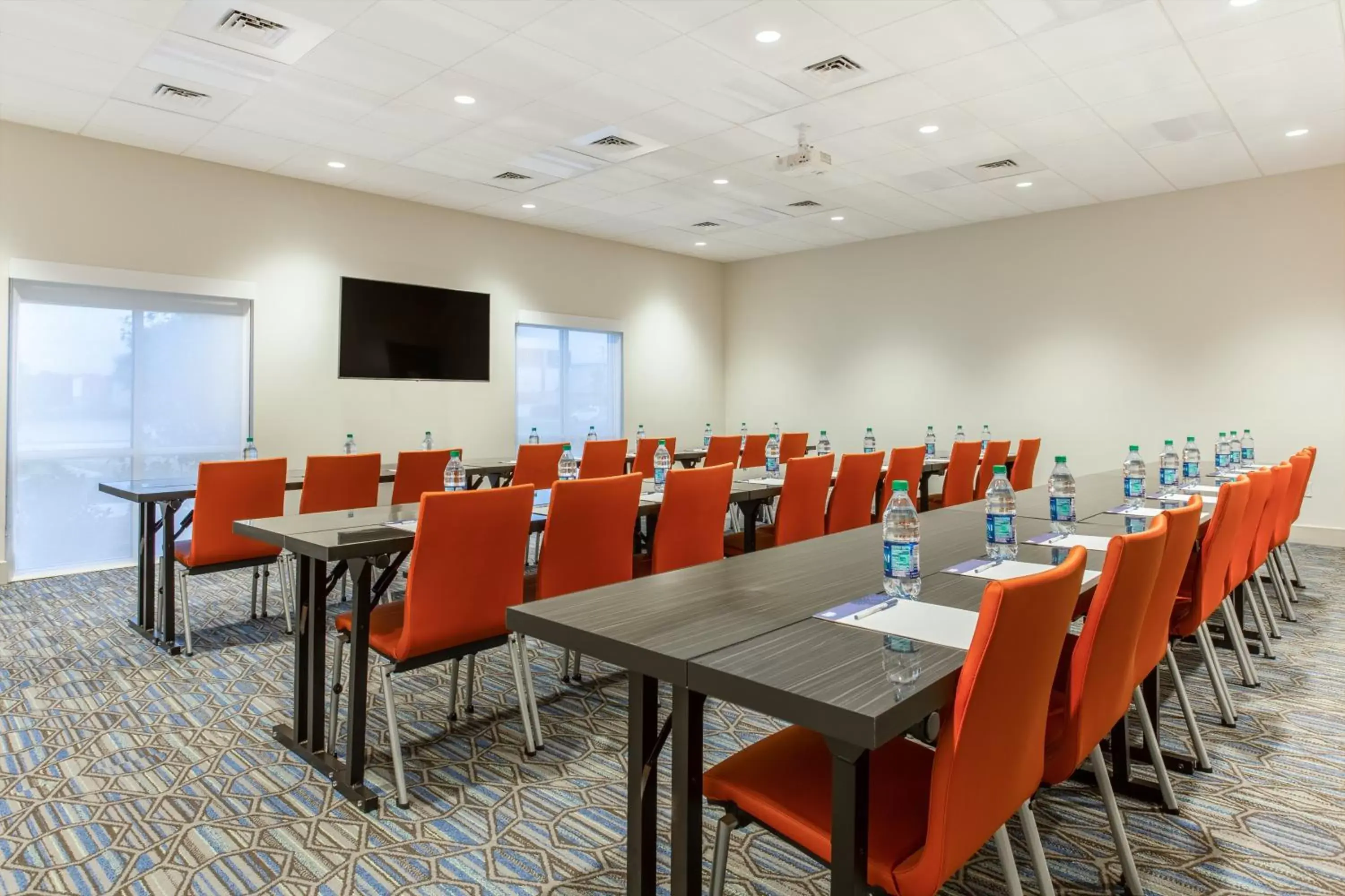 Meeting/conference room in Holiday Inn Express & Suites - Ottawa, an IHG Hotel