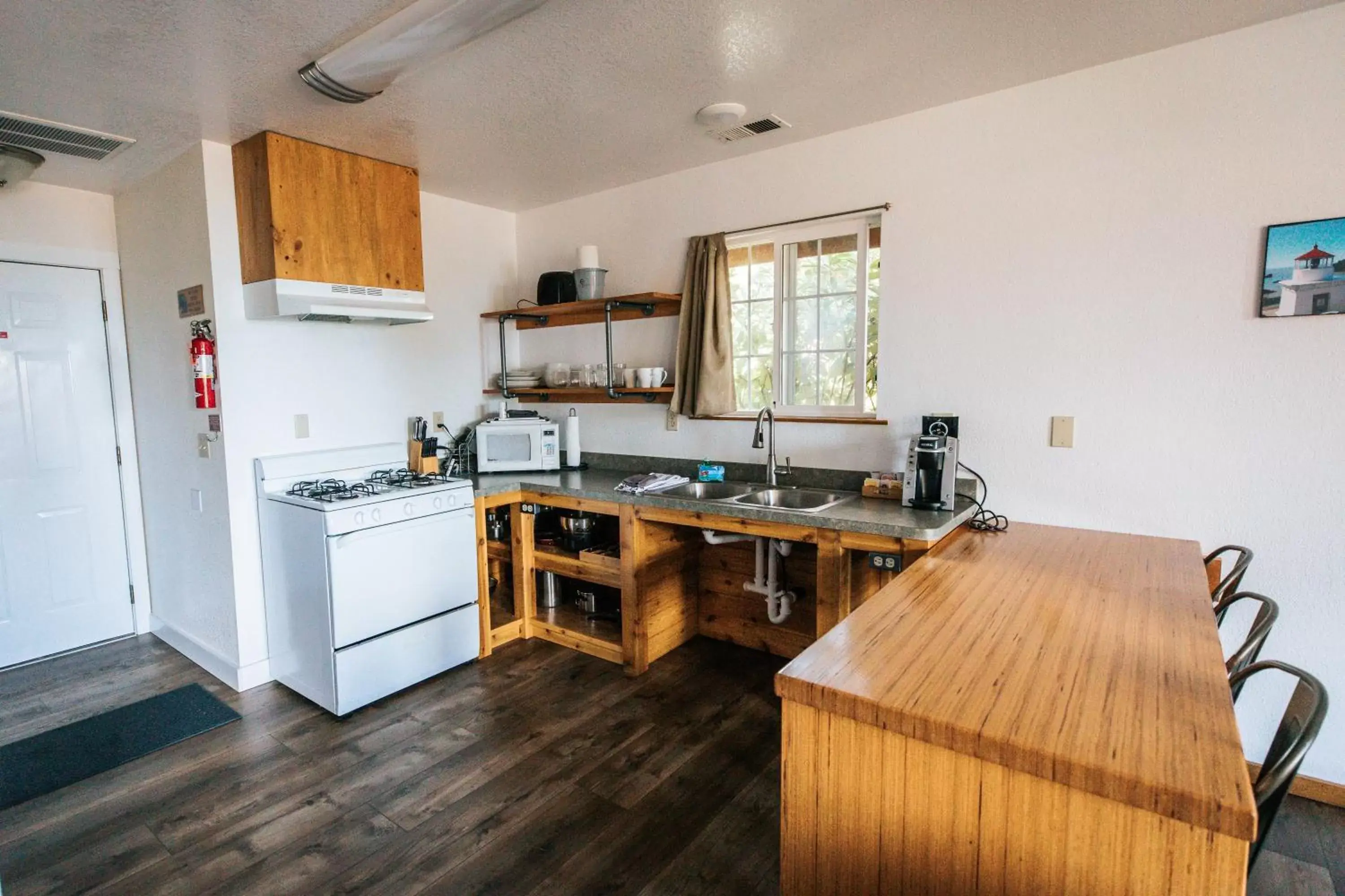 Kitchen/Kitchenette in View Crest Lodge