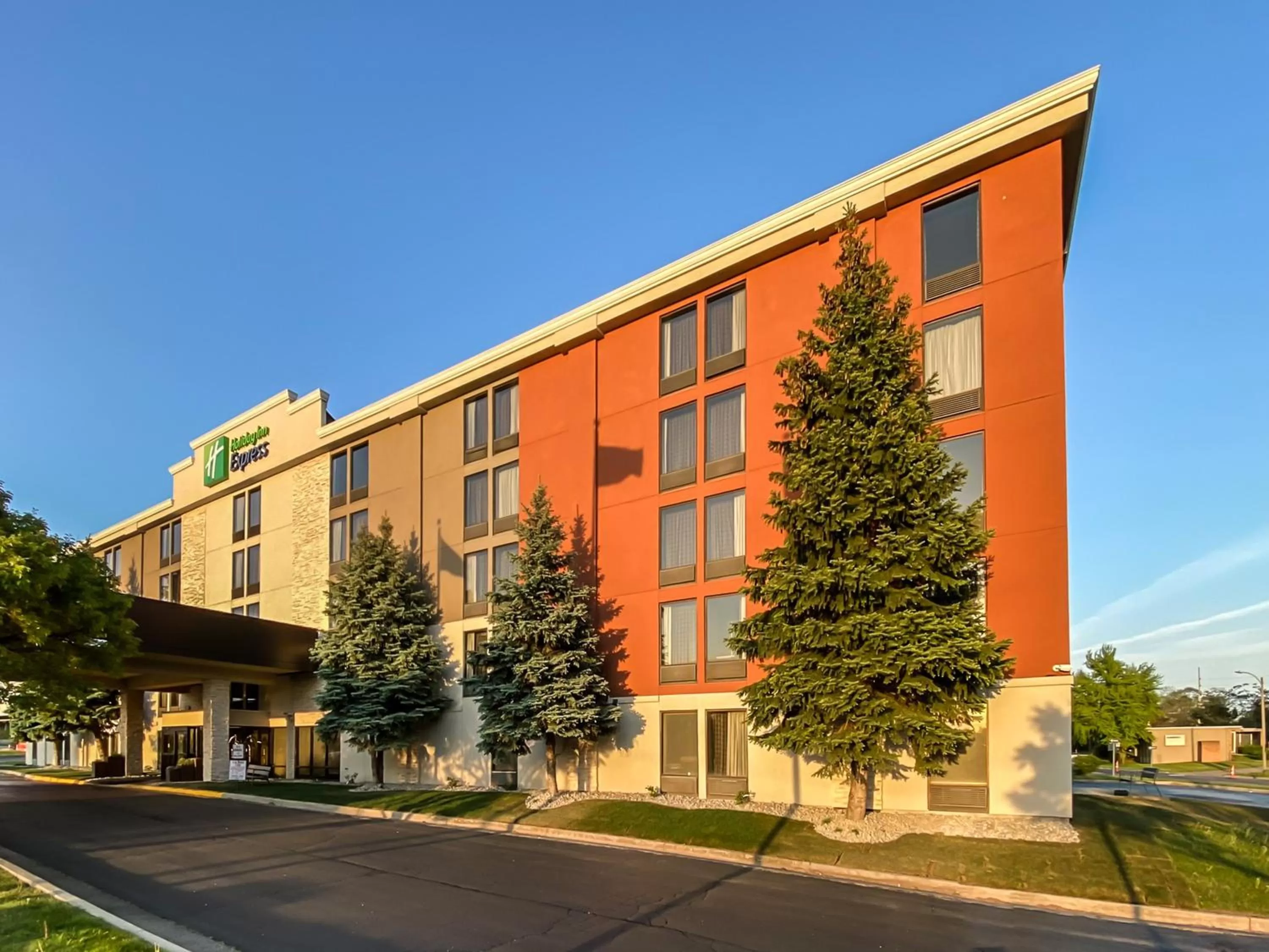 Property building in Holiday Inn Express Flint-Campus Area by IHG