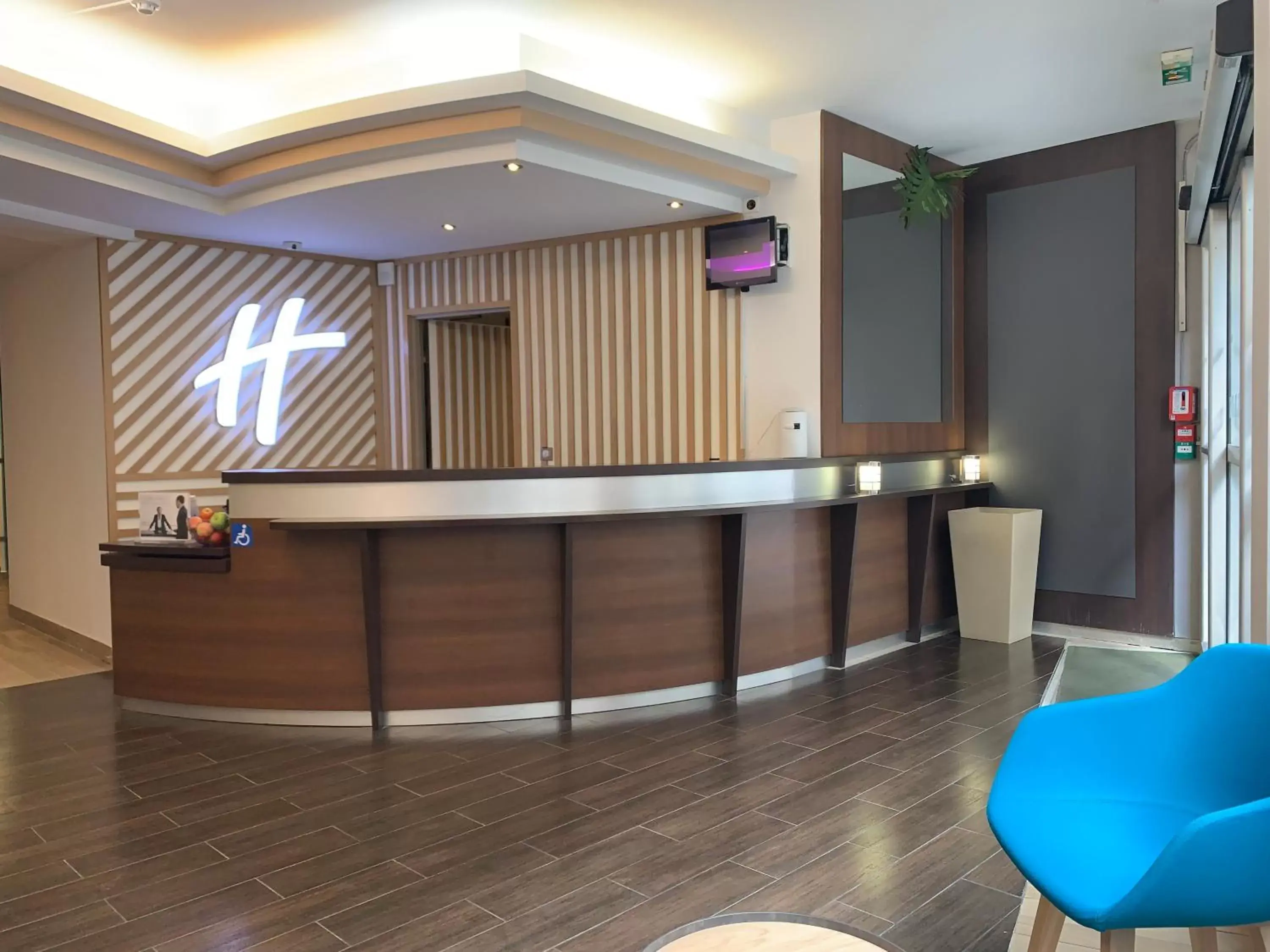 Property building, Lobby/Reception in Holiday Inn Paris Montmartre, an IHG Hotel