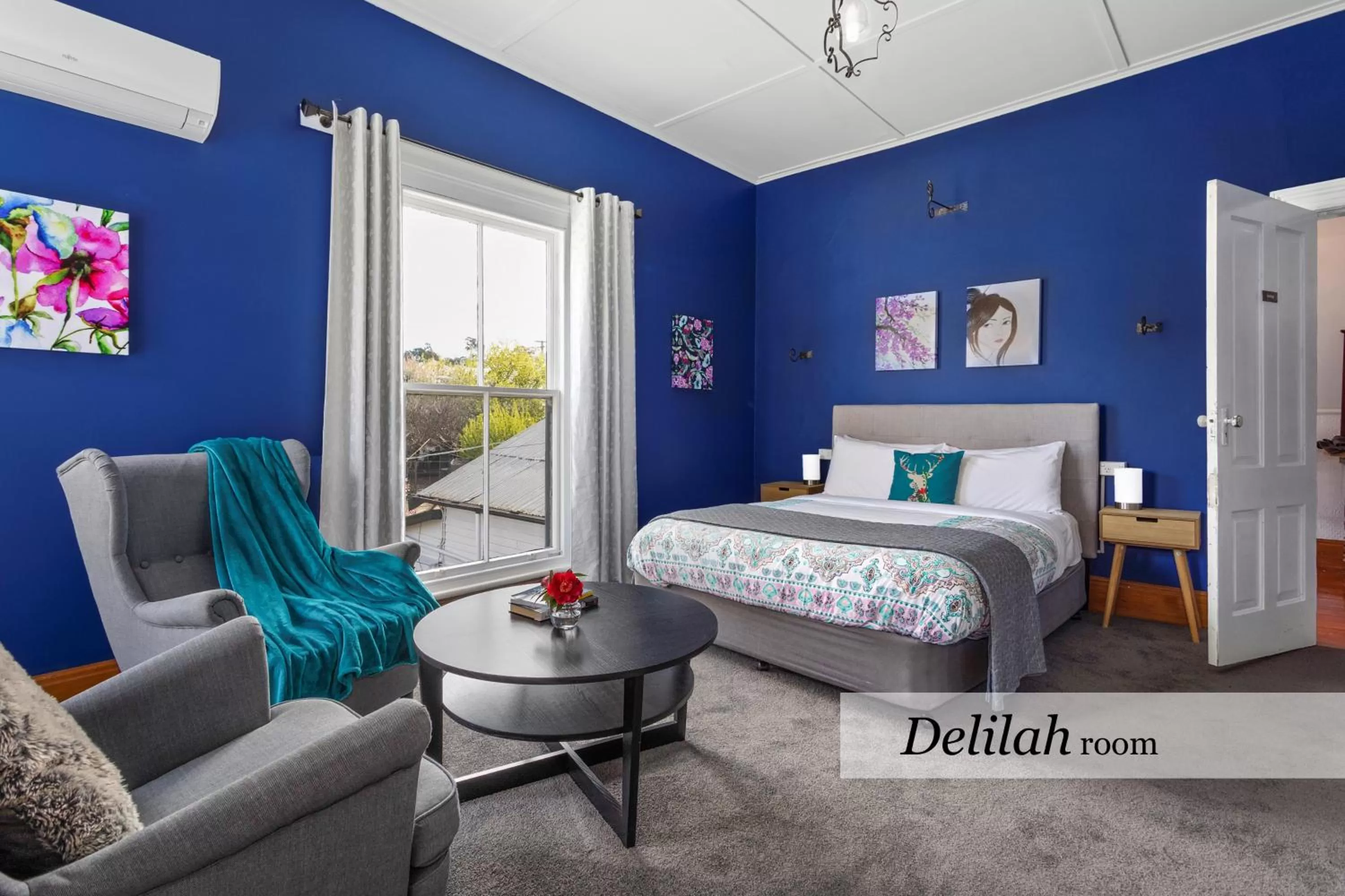 Photo of the whole room, Bed in The Dragonfly Inn