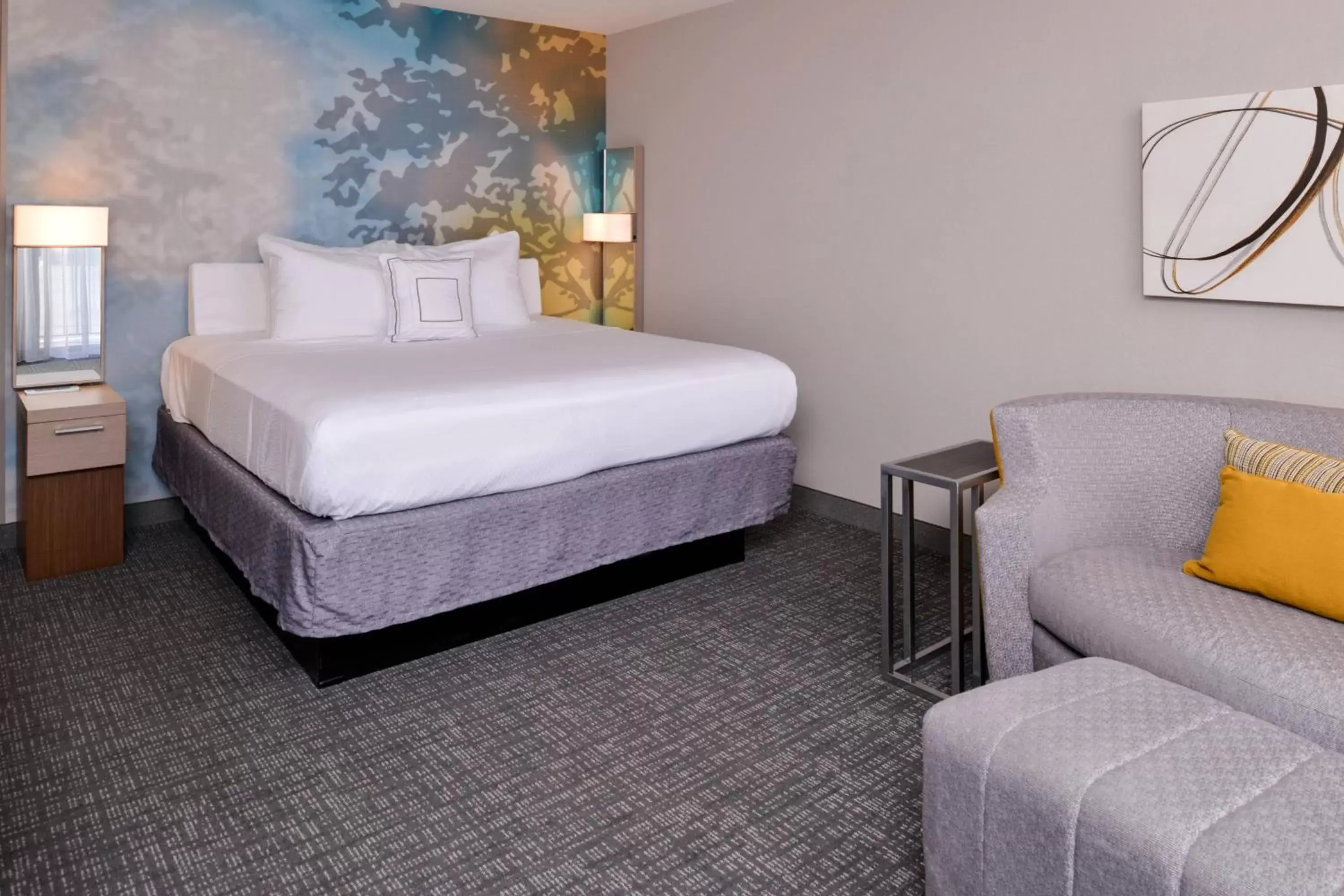 Photo of the whole room, Bed in Courtyard by Marriott Milwaukee North/Brown Deer