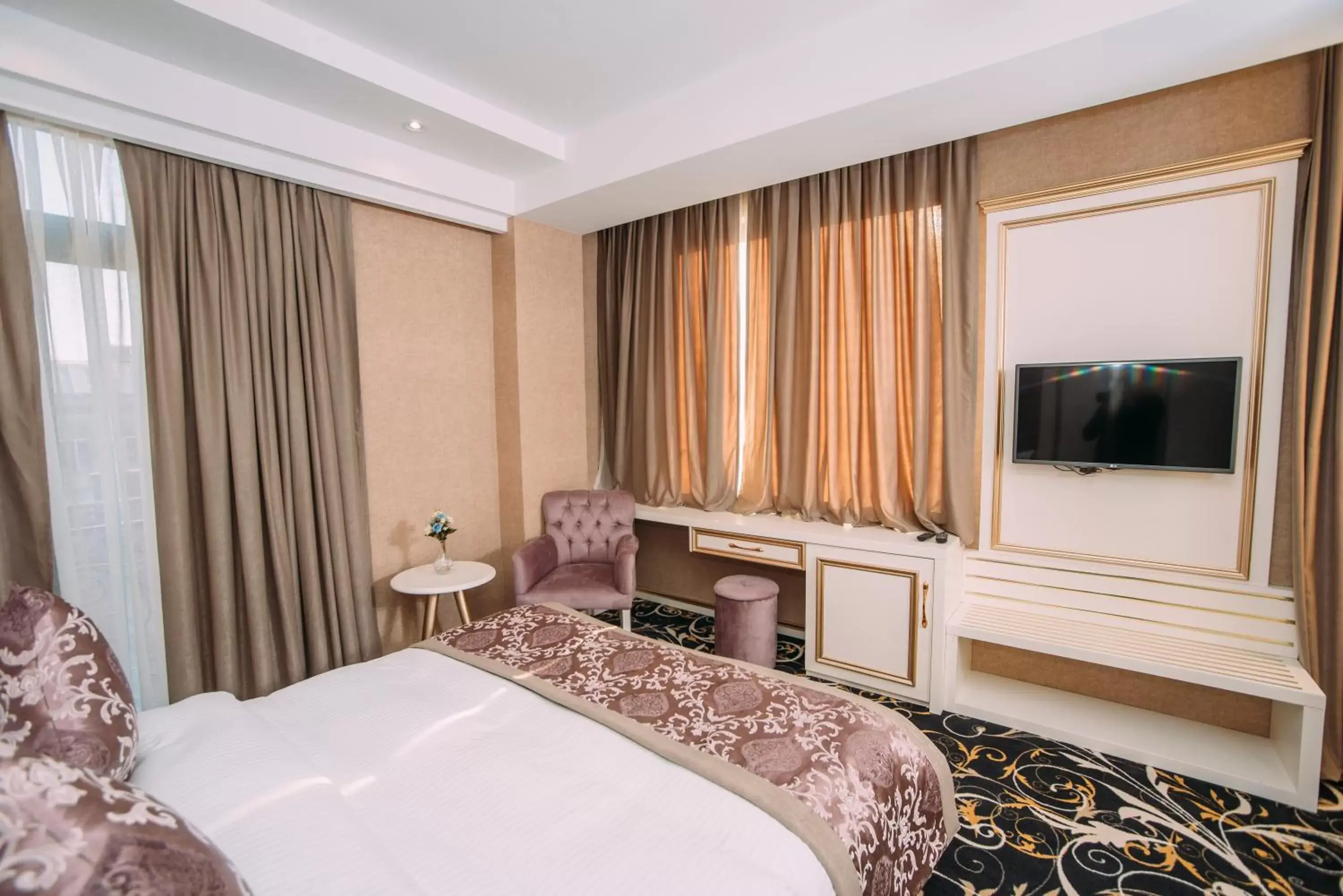 Photo of the whole room, Bed in Gold Tbilisi Hotel