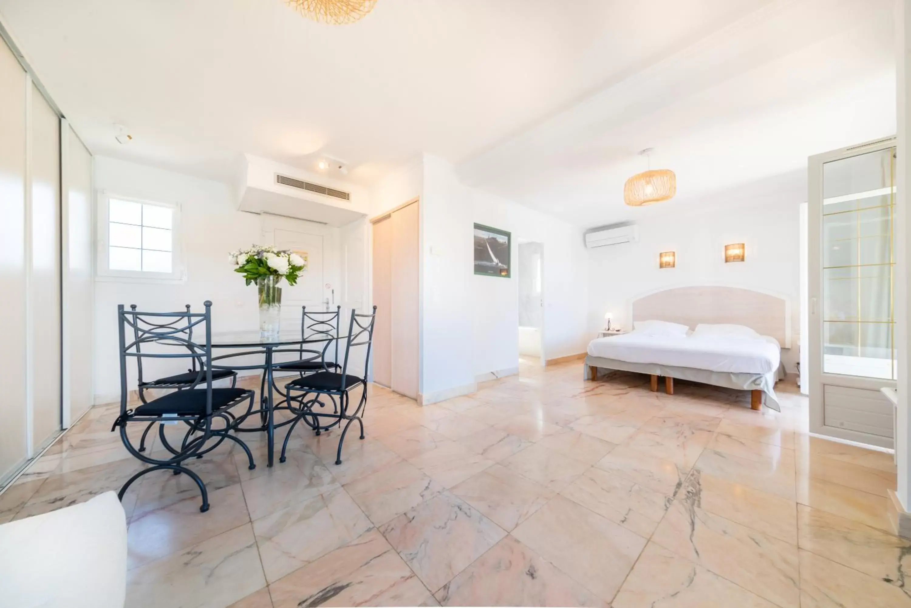Bedroom in Hotel Brin d'Azur - Saint Tropez