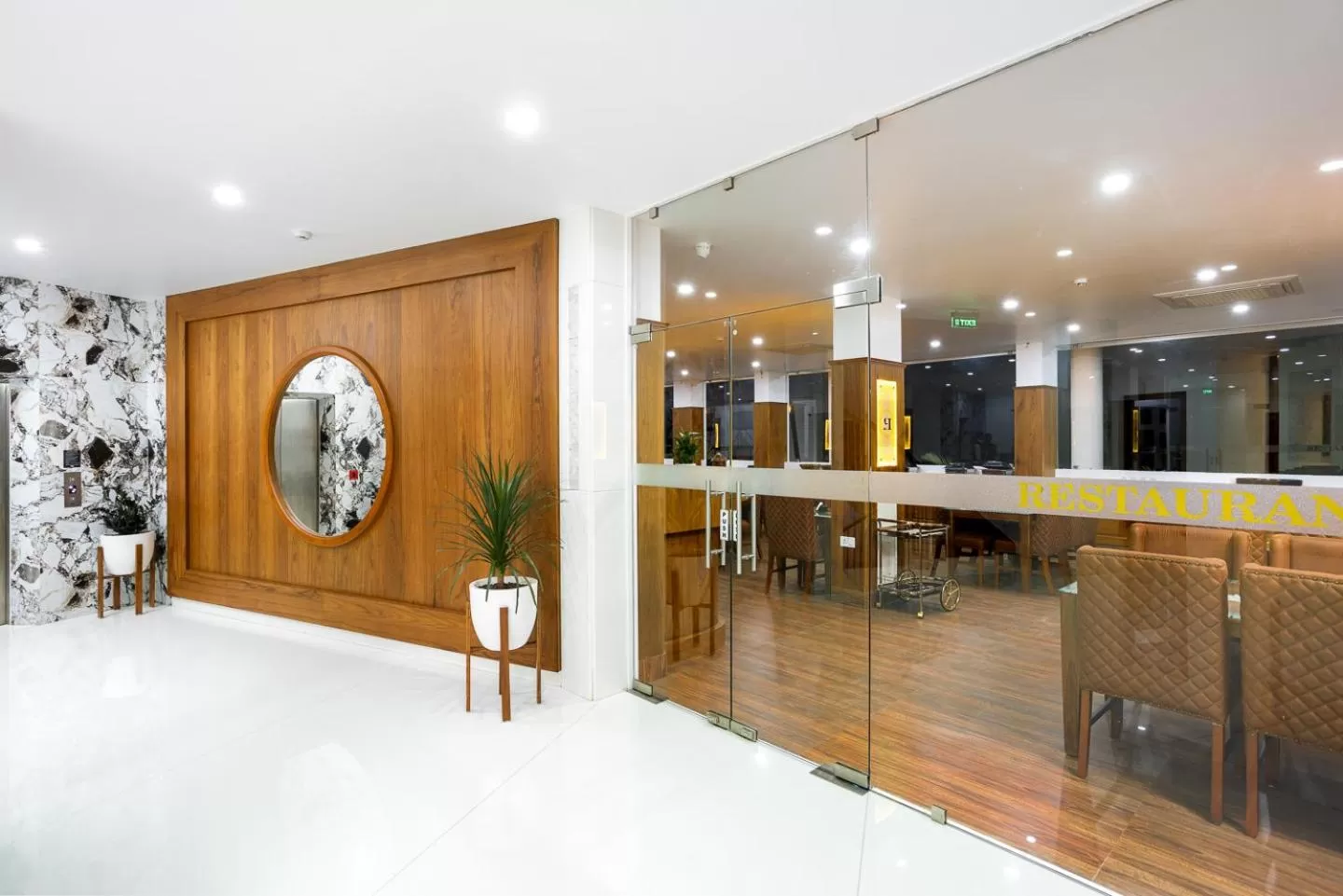 Restaurant/places to eat in HOTEL WHITE HOUSE, Munnar