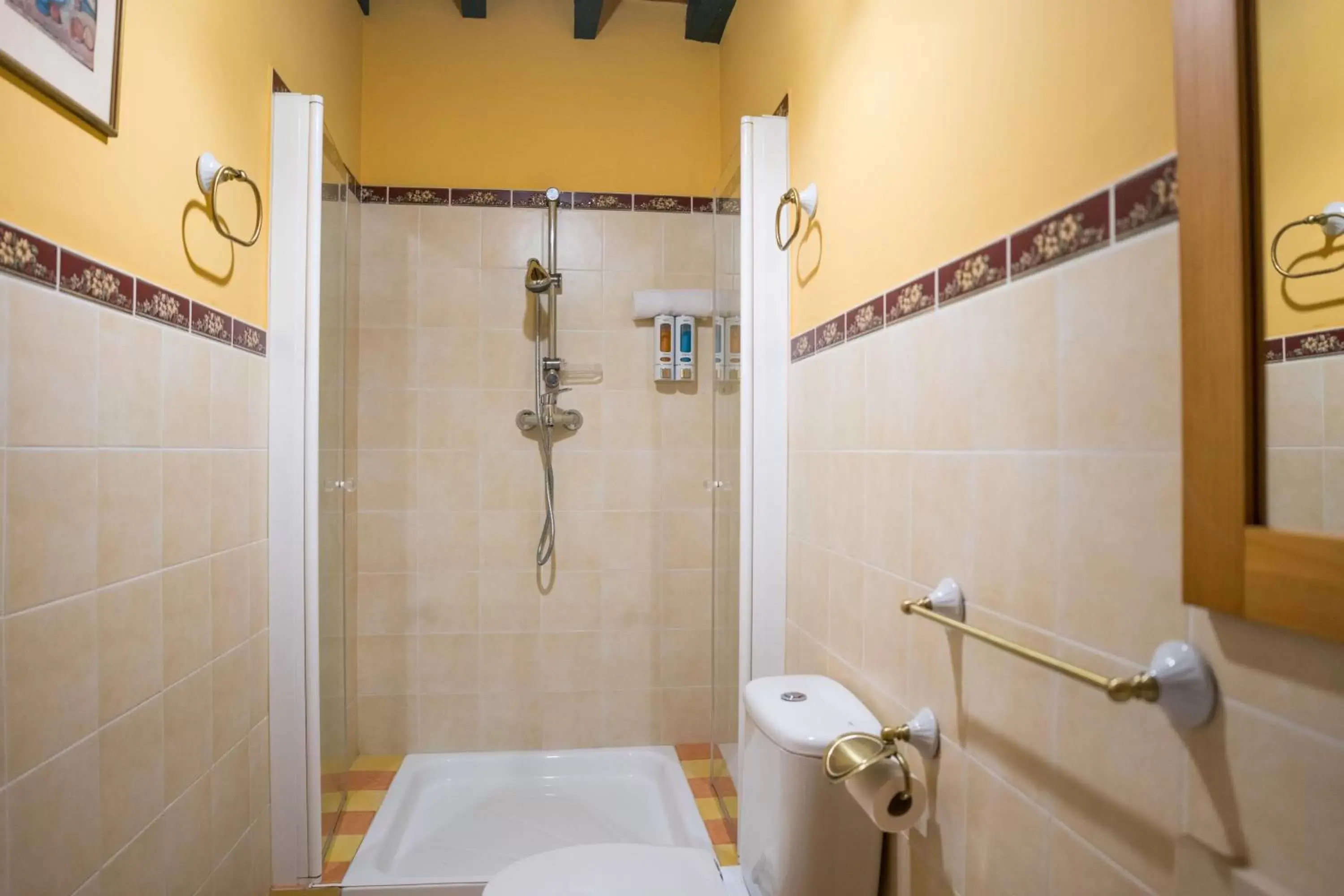 Bathroom in LA ALDABA, antigua casa de labor