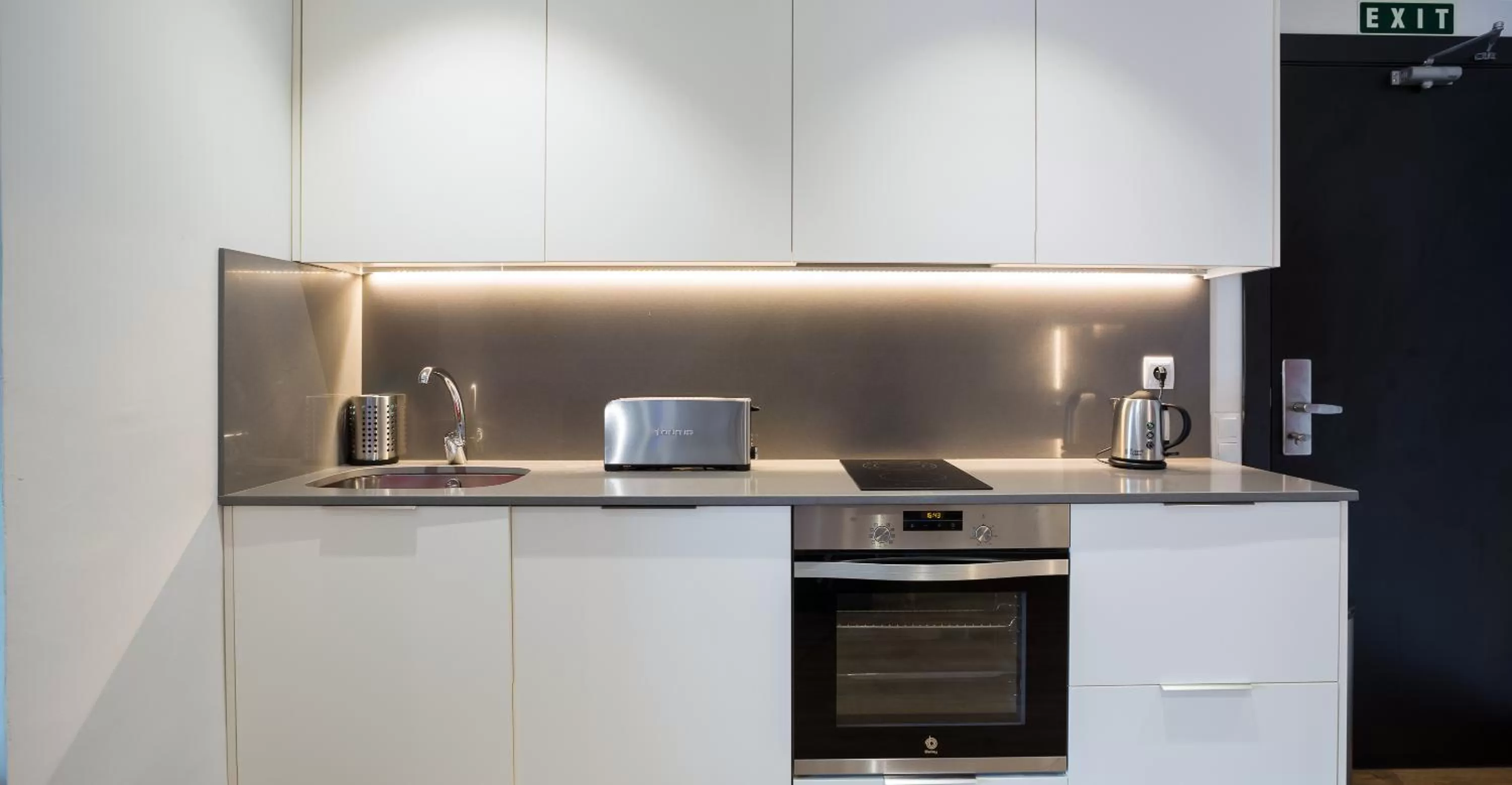 Kitchen or kitchenette in Airhostel Barcelona Airport 24h