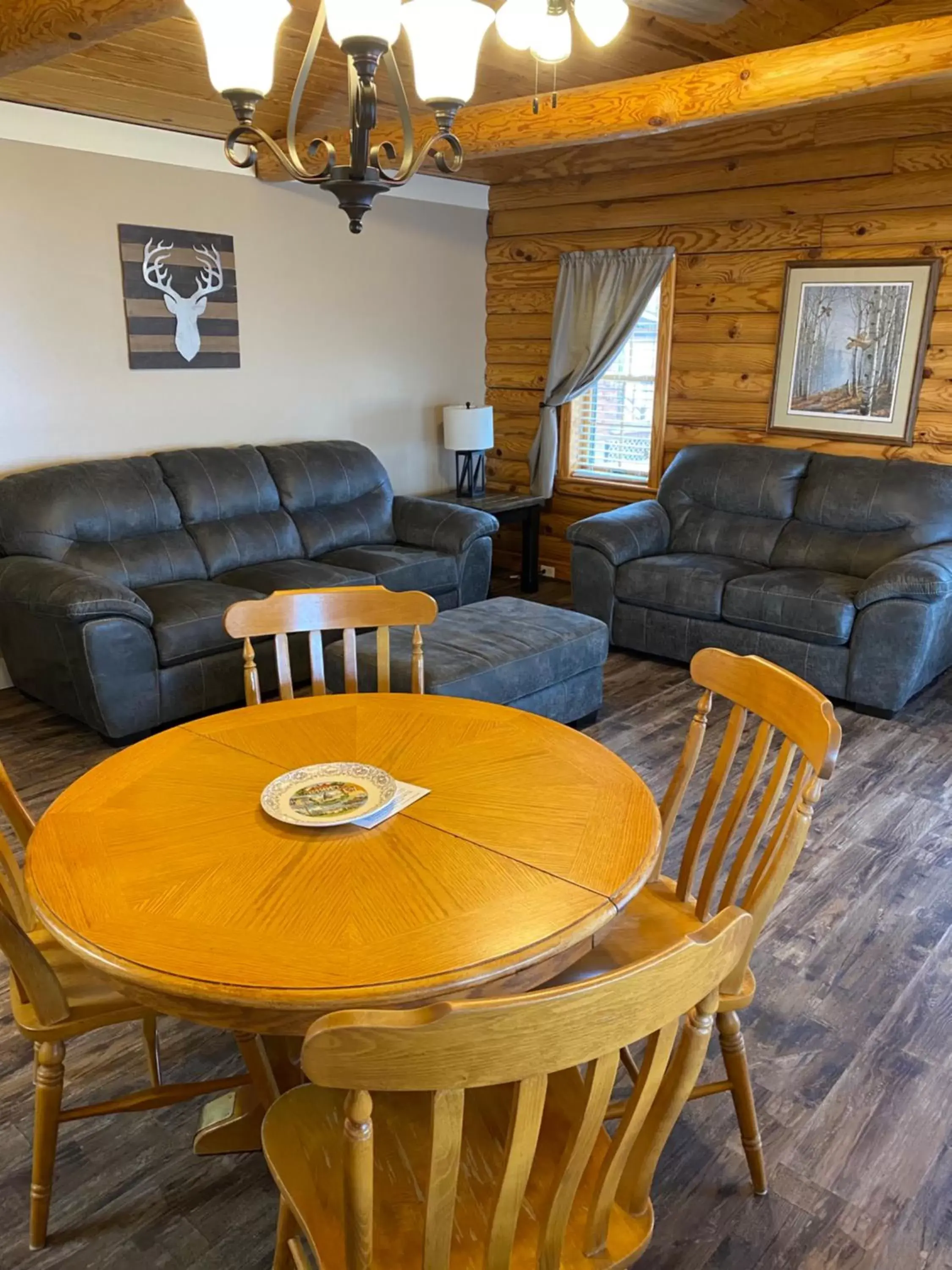 Living room, Dining Area in Crown Lake Resort & RV