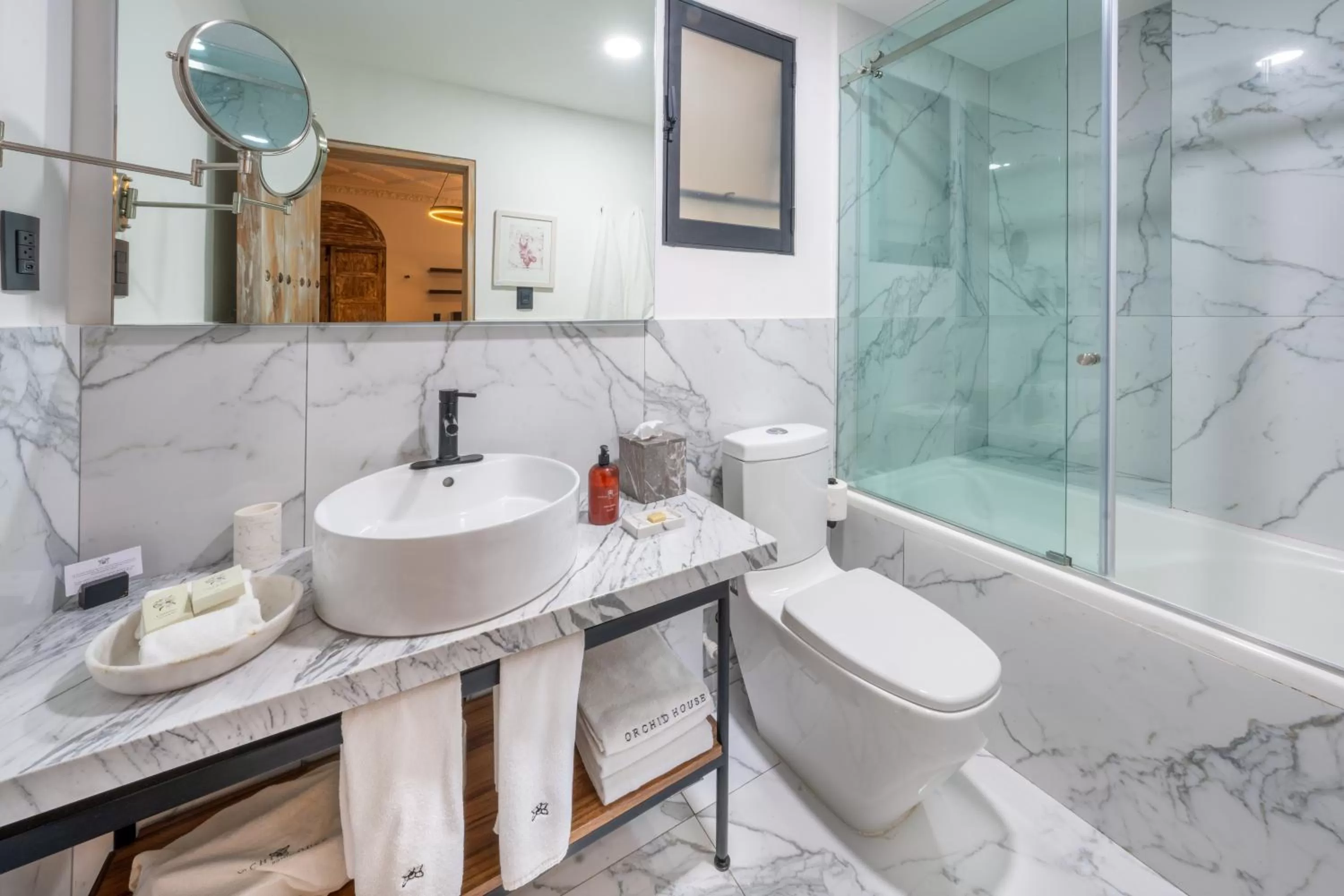 Bathroom in Orchid House Mexico City