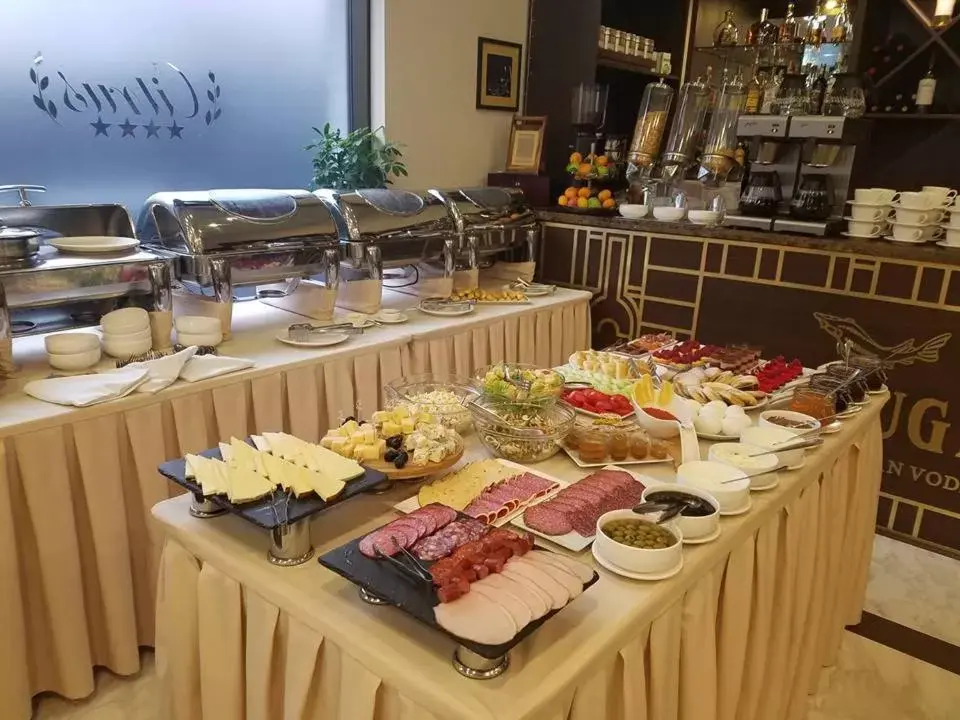 Food and drinks in Citrus Hotel