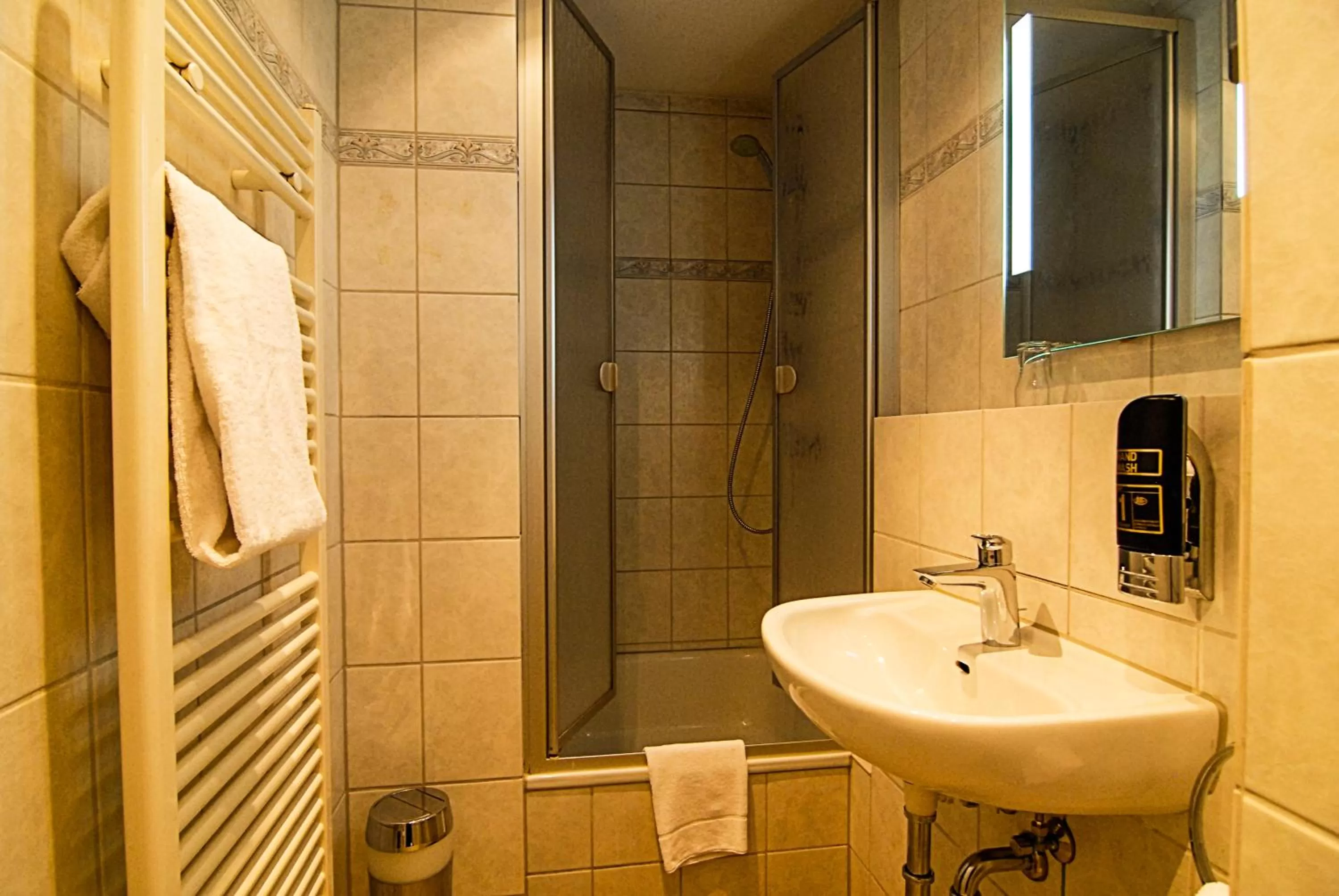 Twin Room in Adolphs Hotel