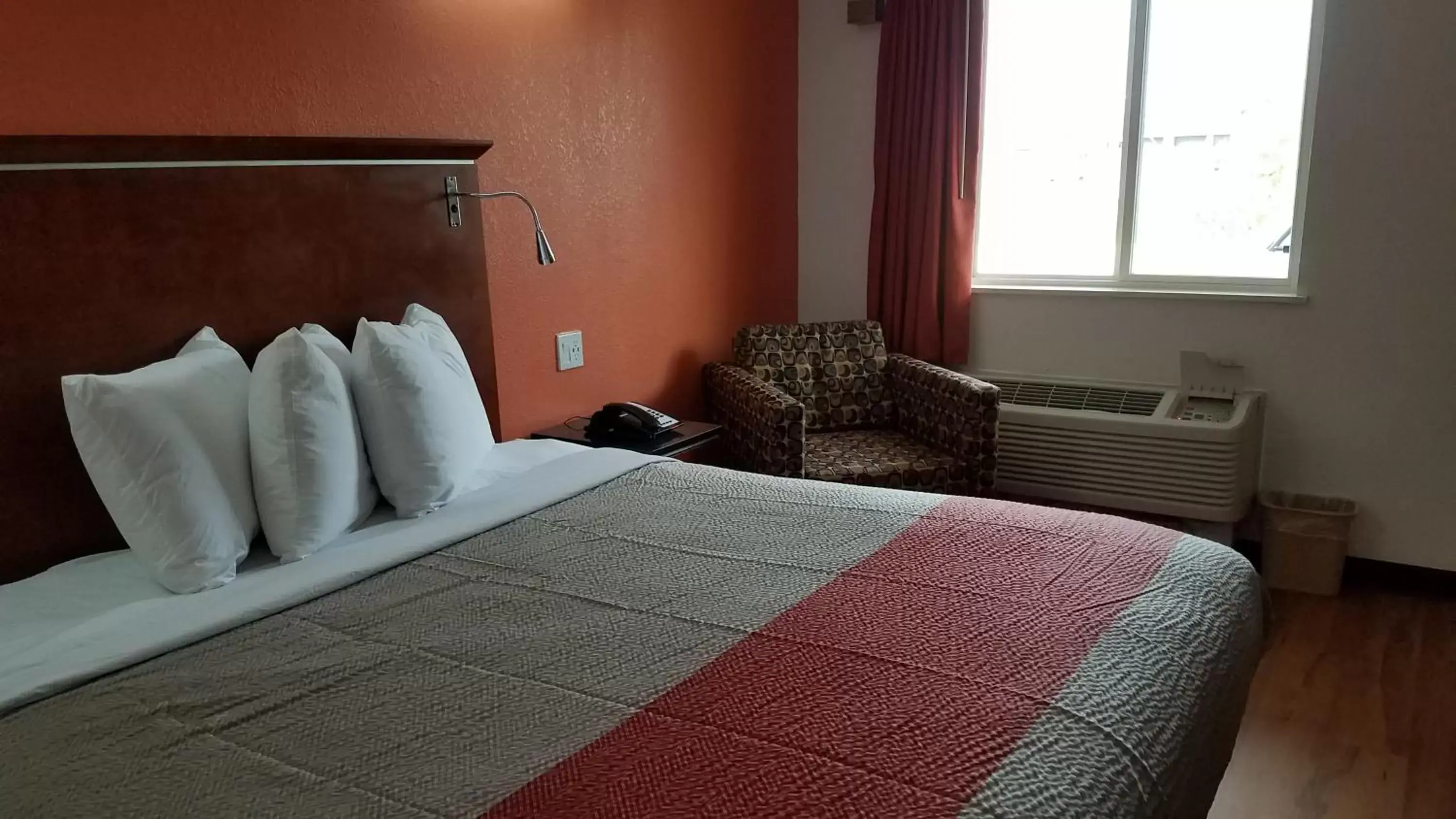 Bed in Motel 6-Alma, AR
