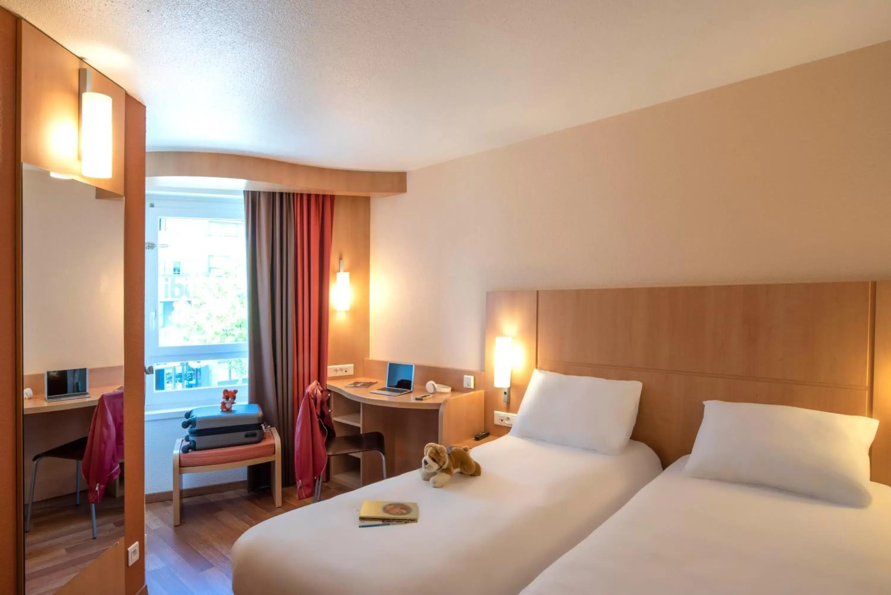 Photo of the whole room, Bed in ibis Tours Centre Gare