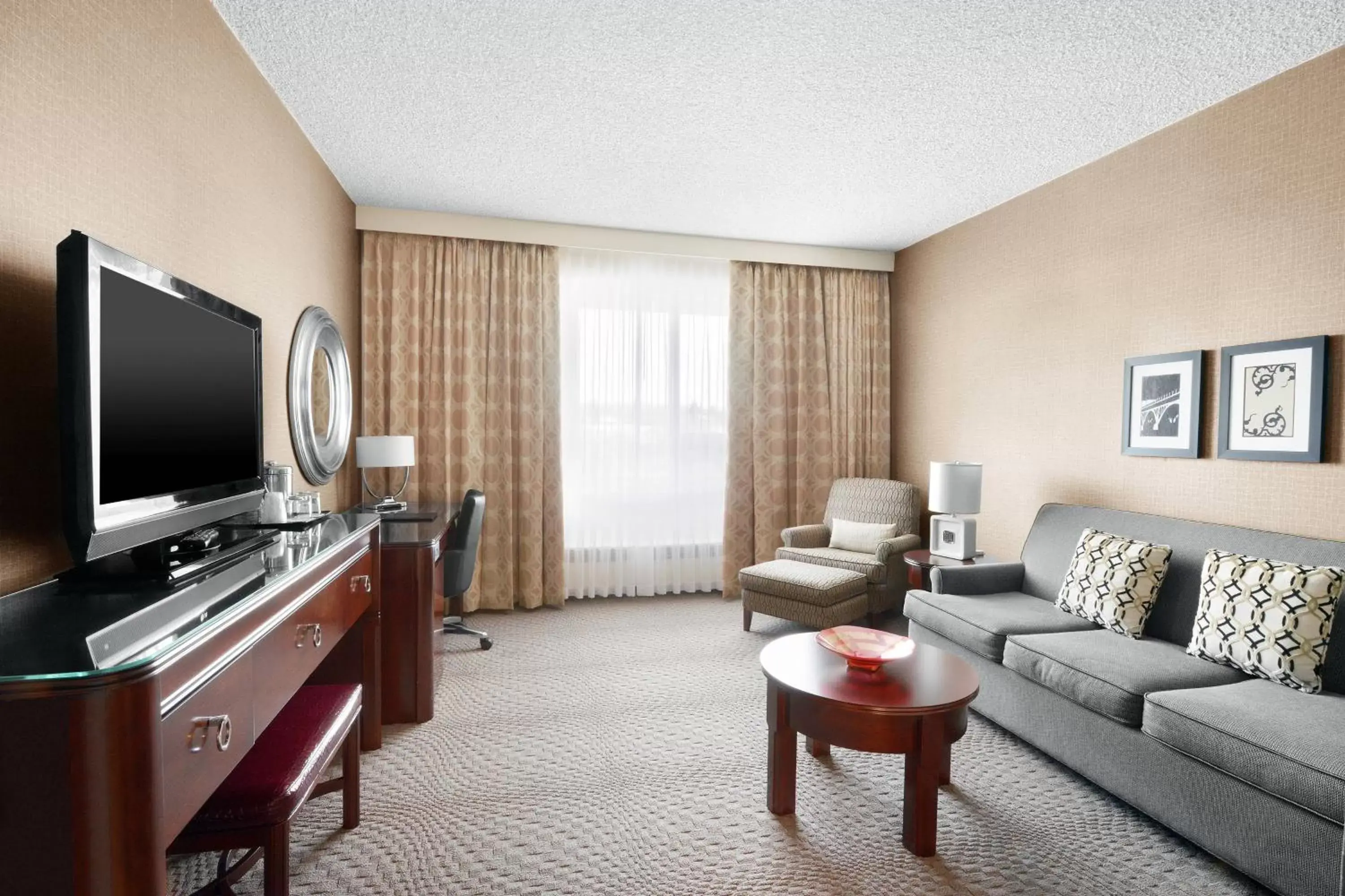 Bedroom, Seating Area in Sheraton Cavalier Saskatoon Hotel