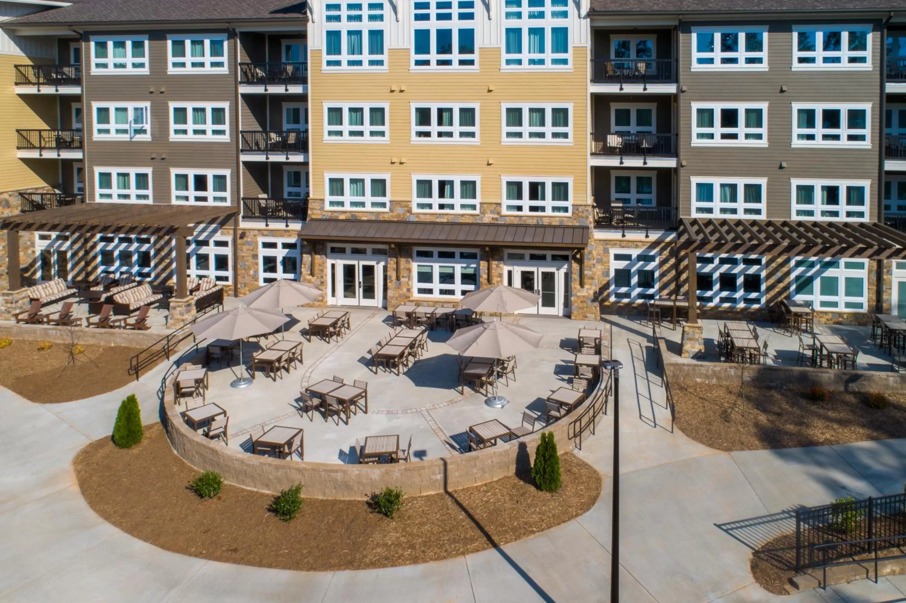 Restaurant/places to eat, Pool View in Lakeside Lodge Clemson