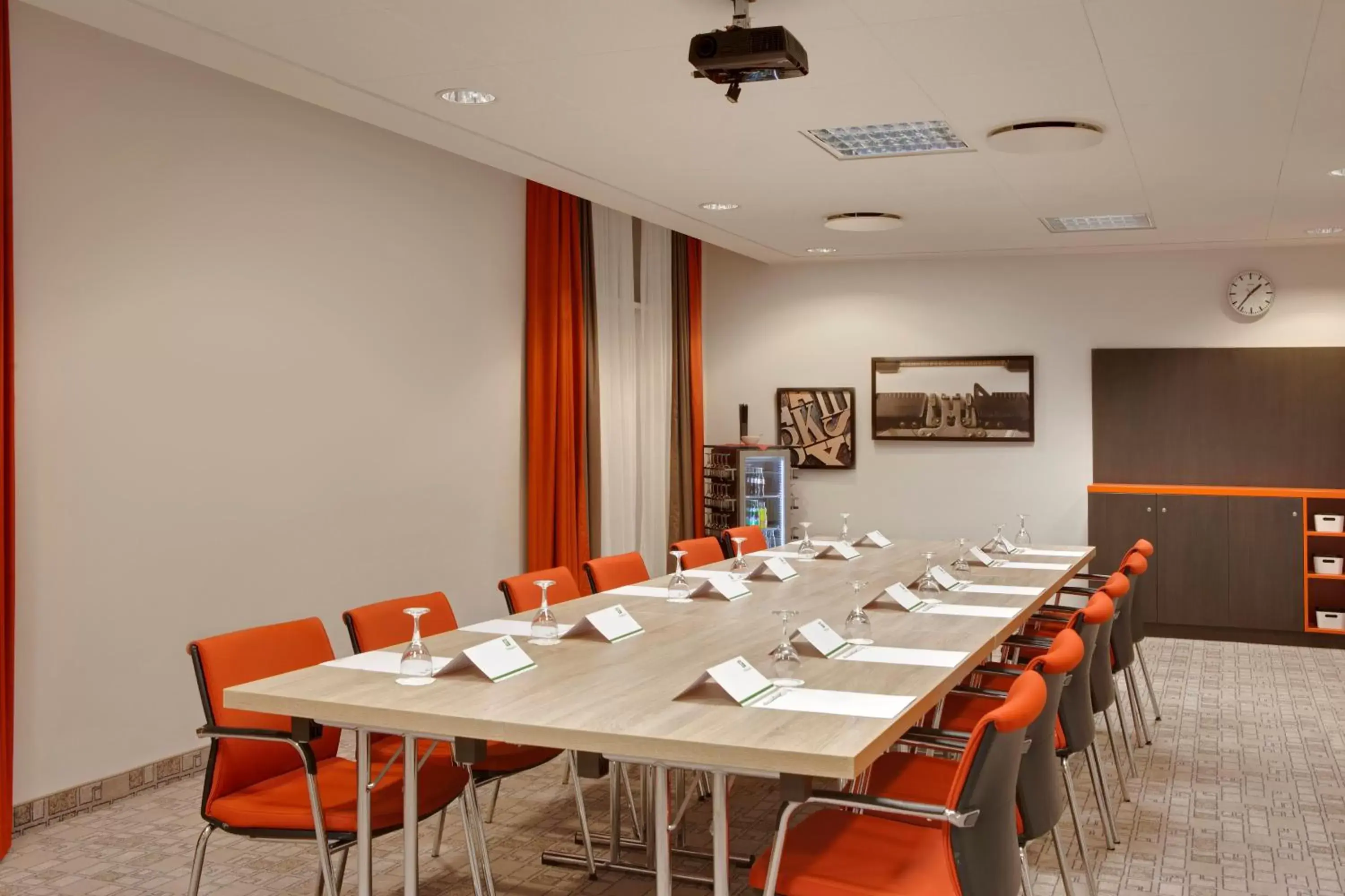 Meeting/conference room in Holiday Inn Berlin City East Side, an IHG Hotel