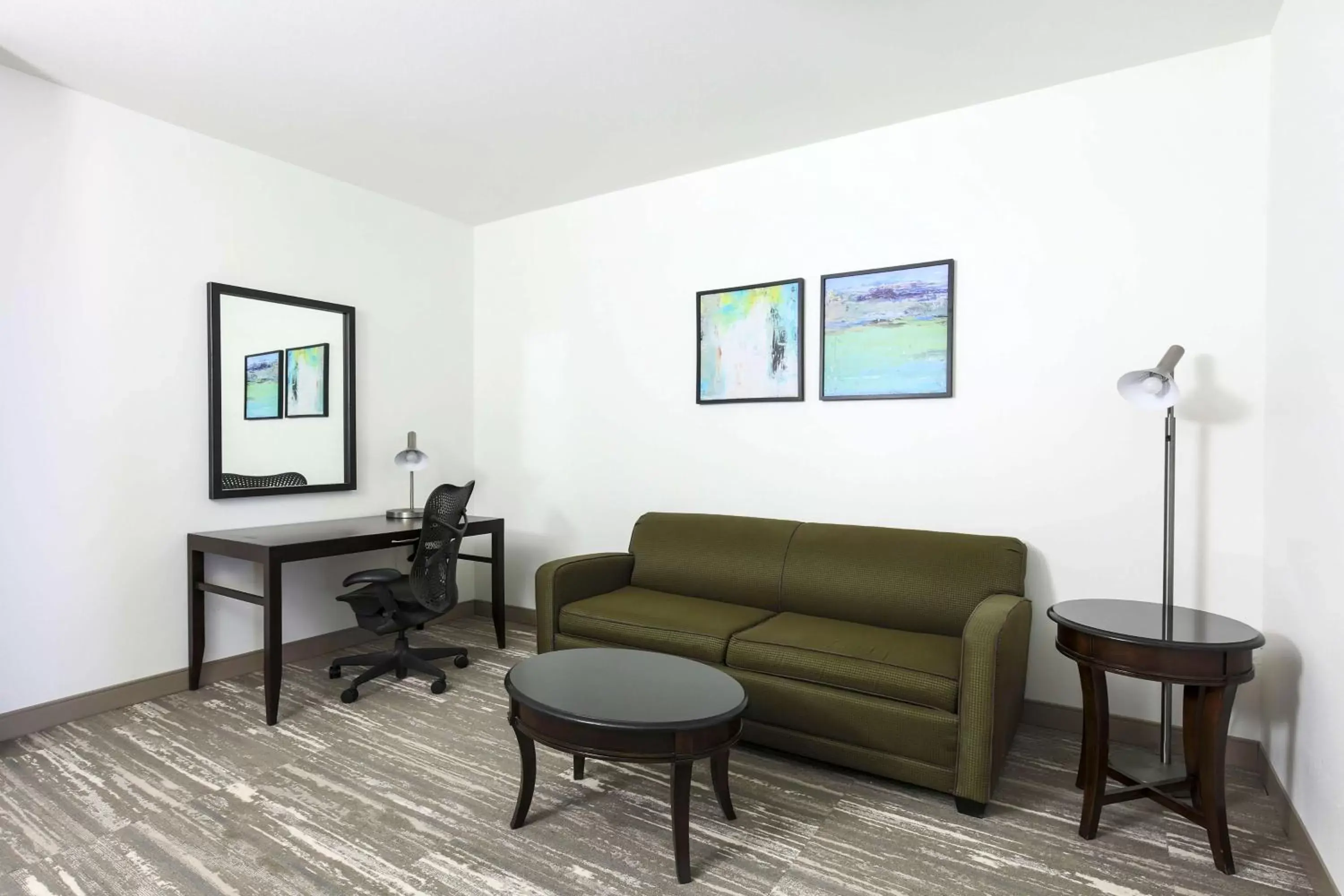 Bedroom, Seating Area in Hilton Garden Inn Norman