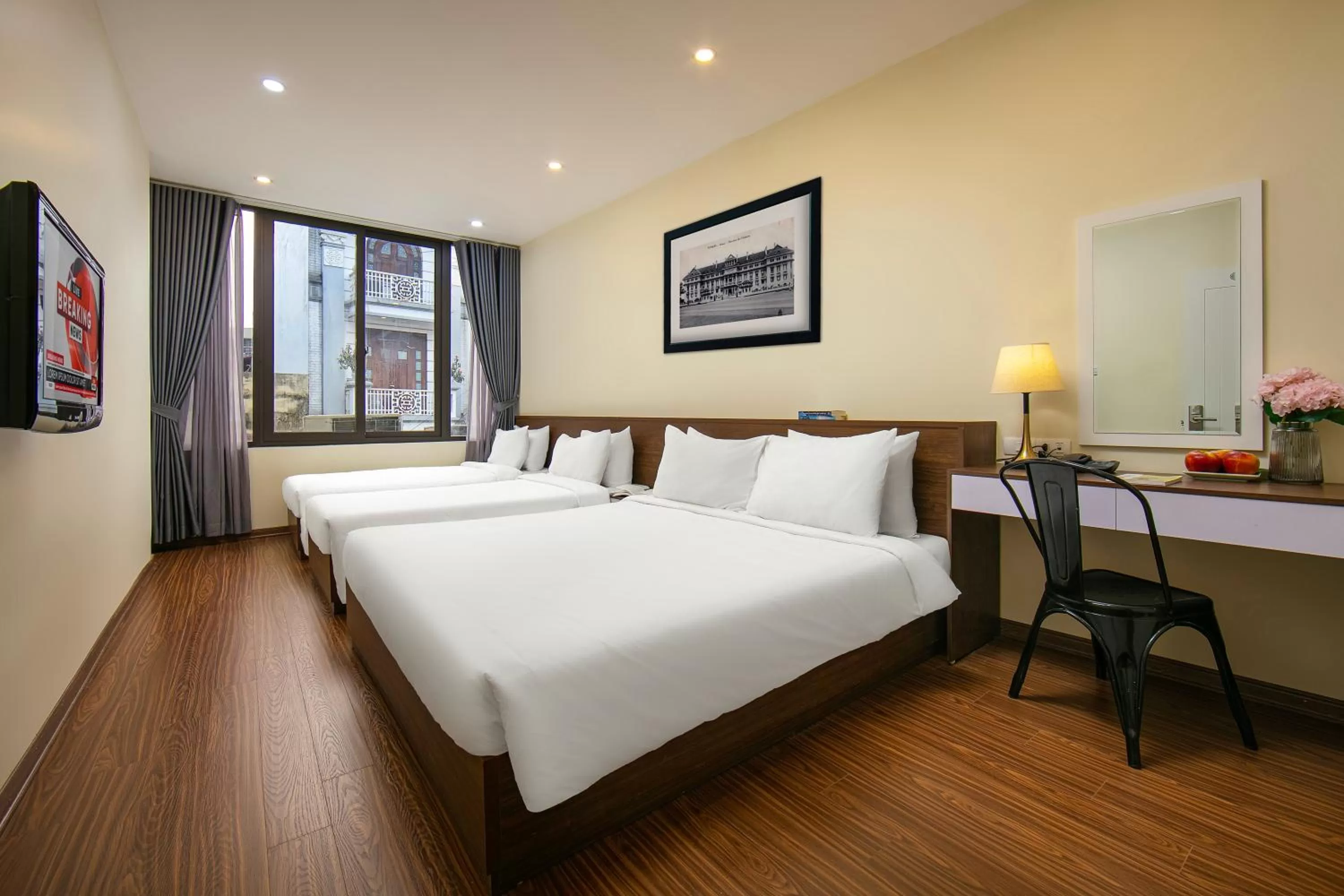 Bed in Queen Cafe Hotel & Pub