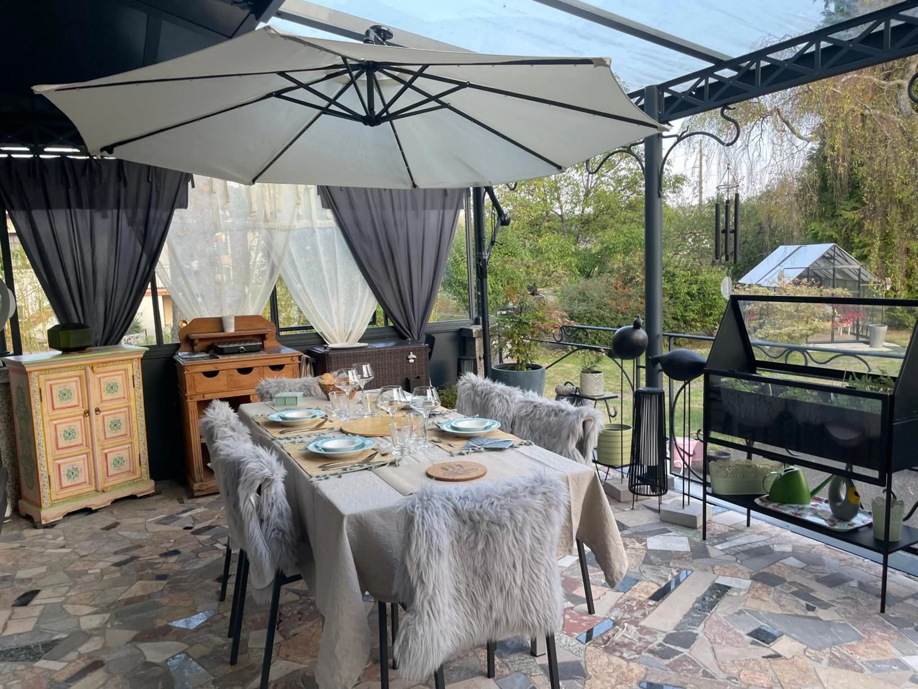 Garden view, Restaurant/Places to Eat in Au temps suspendu