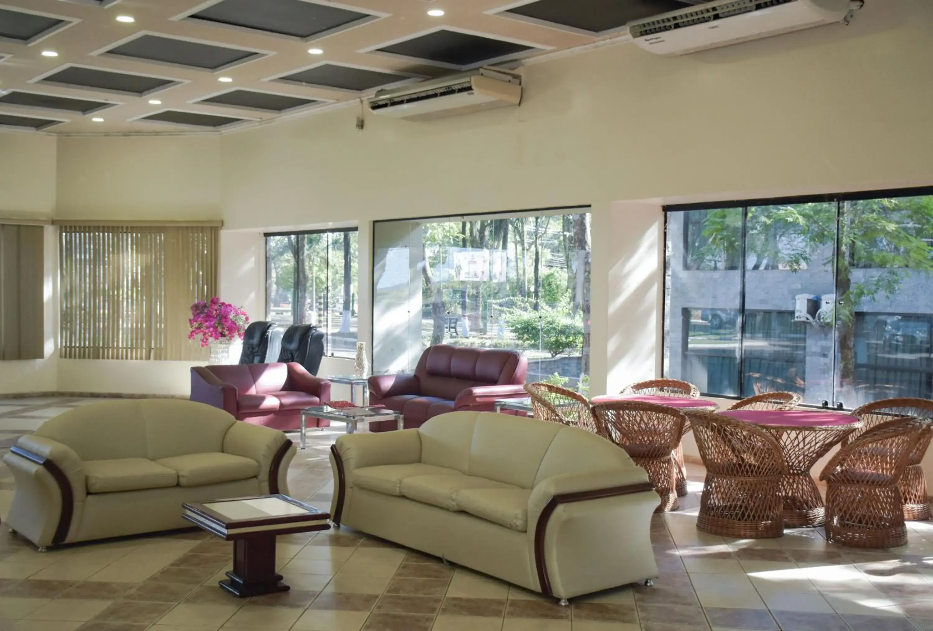 Lobby or reception, Seating Area in Nacional Inn Foz do Iguacu