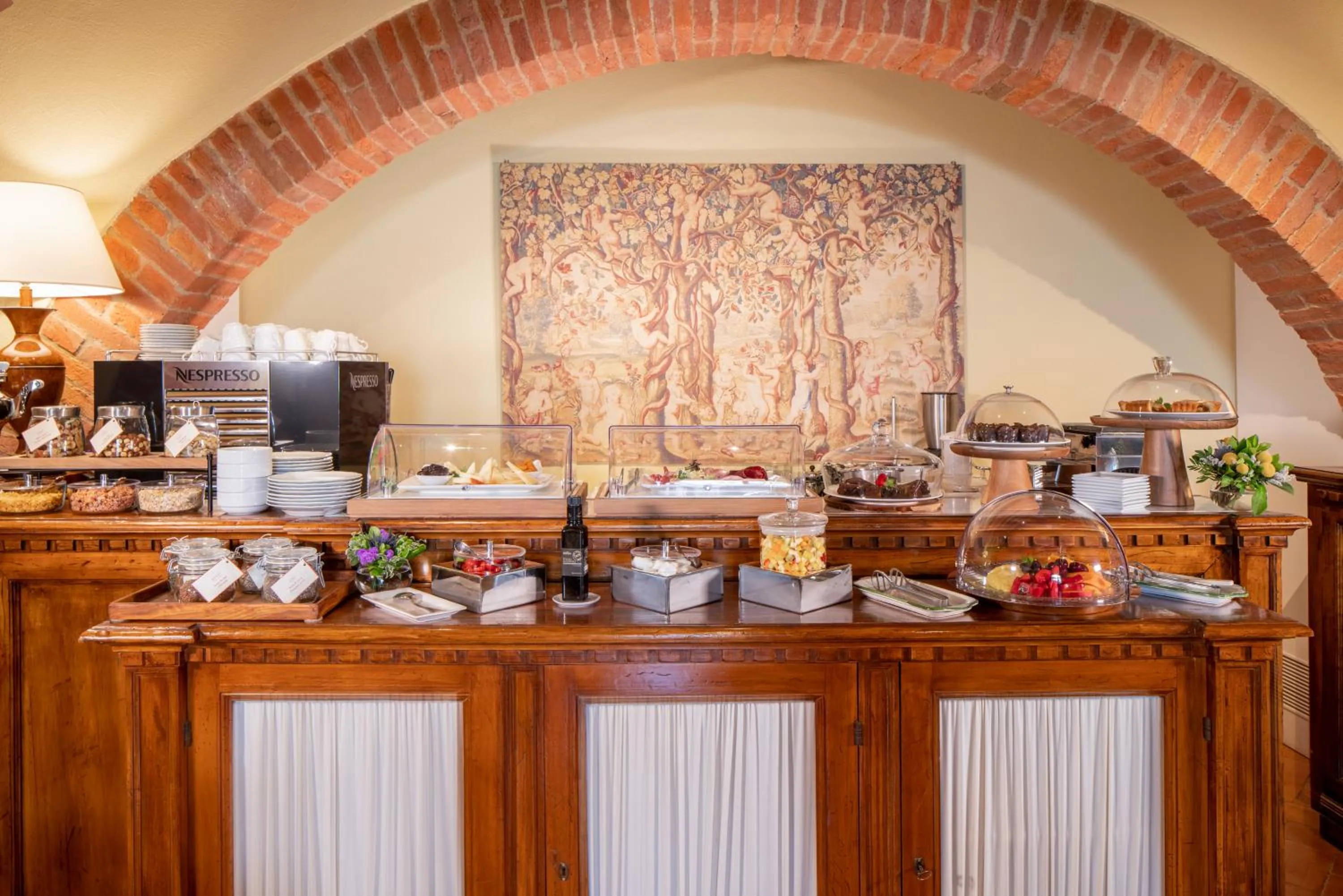 Breakfast in Castello Banfi - Il Borgo - Relais et Chateaux