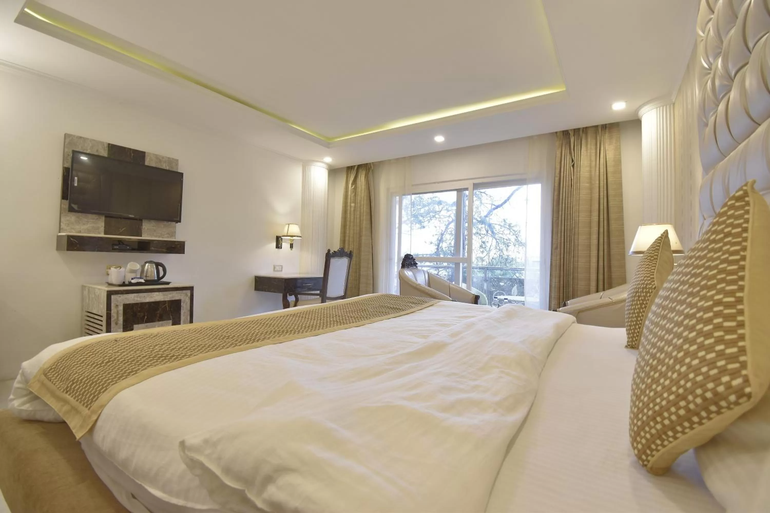 Communal lounge/ TV room in The Royal Castle AC Centralized