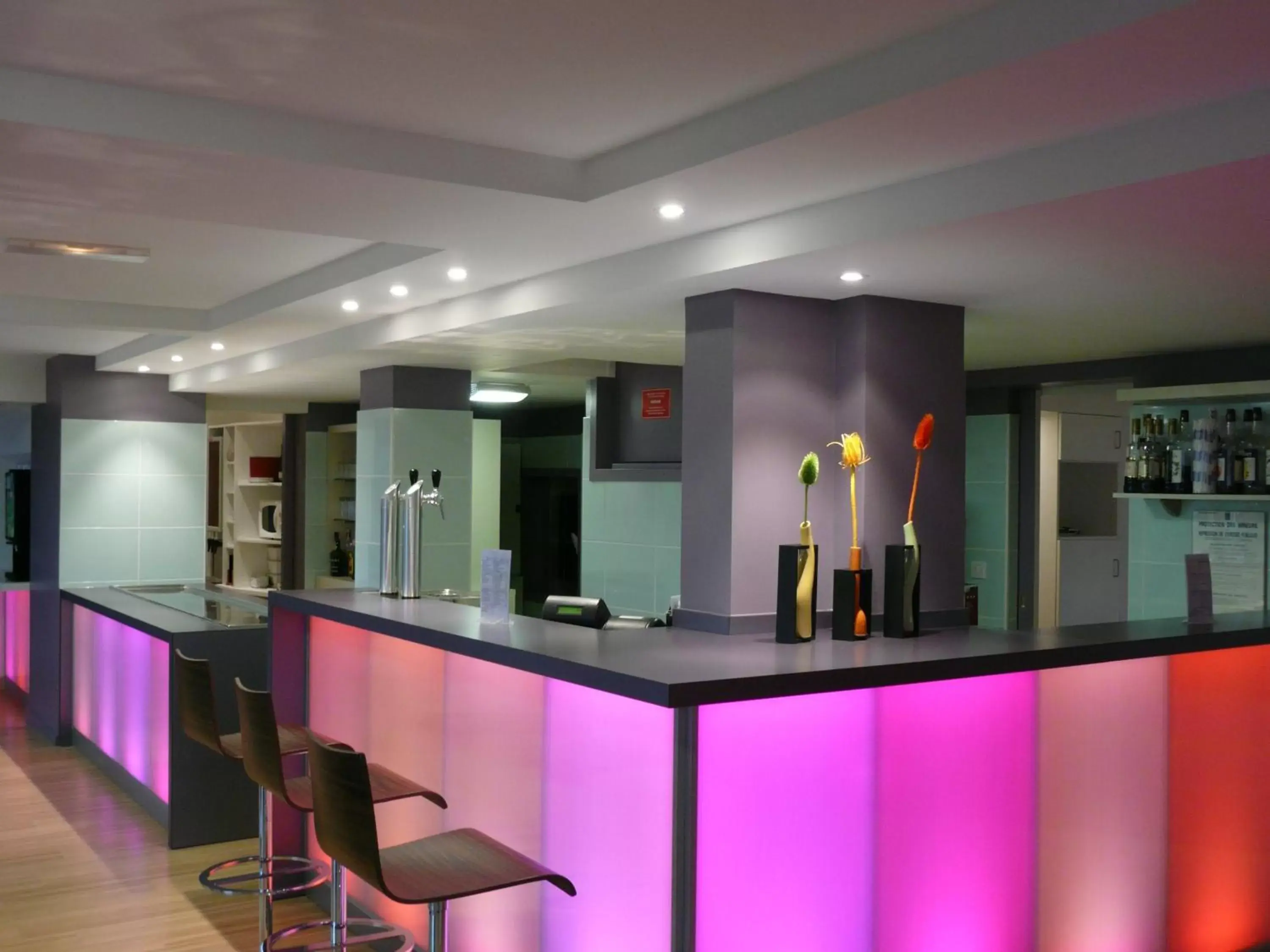 Lounge or bar in ibis Styles Ouistreham