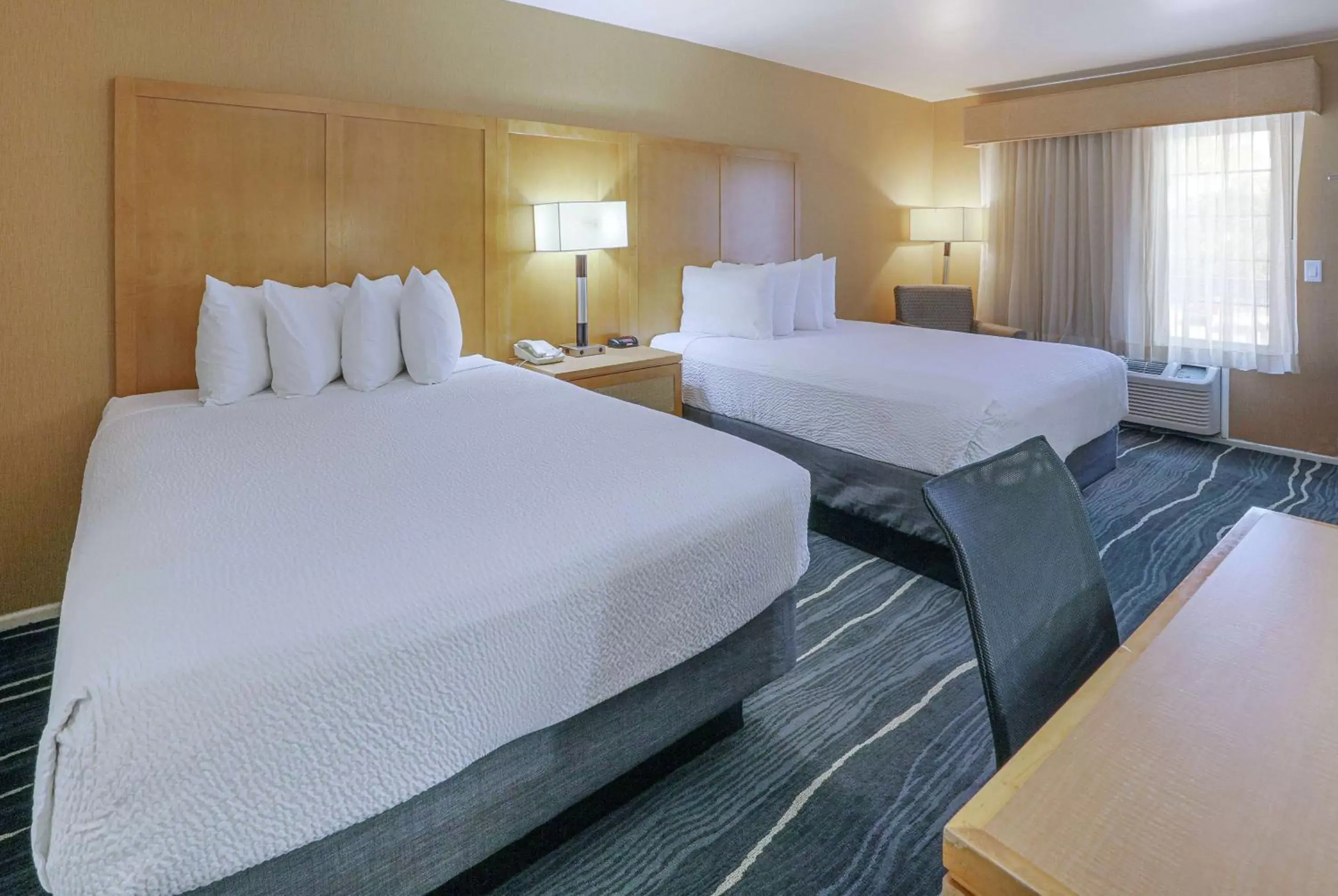 Photo of the whole room, Bed in Ramada by Wyndham Costa Mesa/Newport Beach